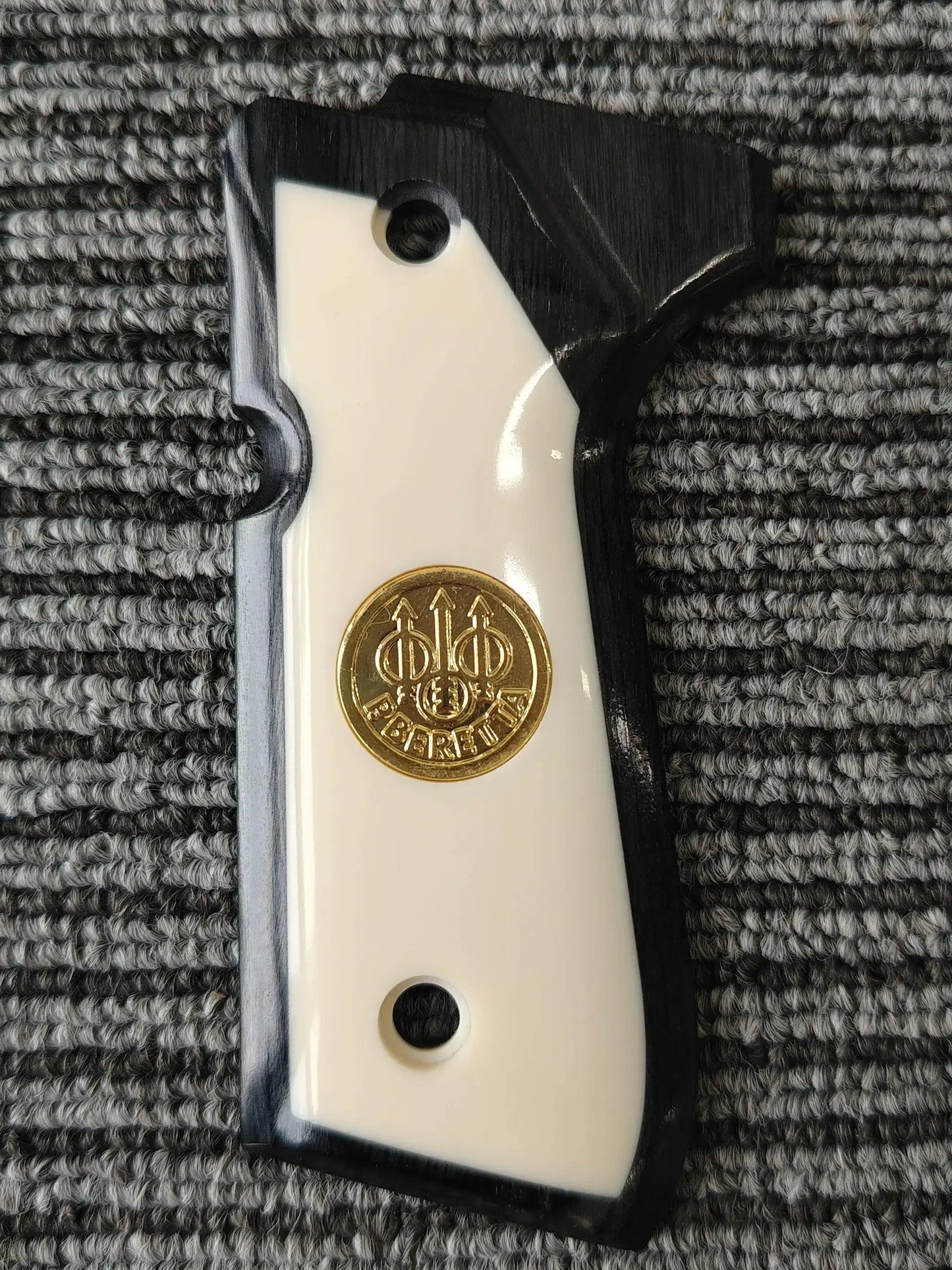 92 FS Grips Bonded Ivory Inlay Premium Gold Medallion - ToylandEU™