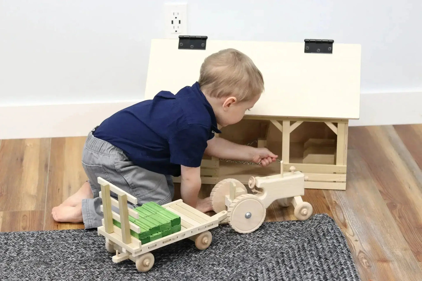 Amish-Made Wooden Toy Tractor & Hay Wagon Set with Hay Bales - ToylandEU