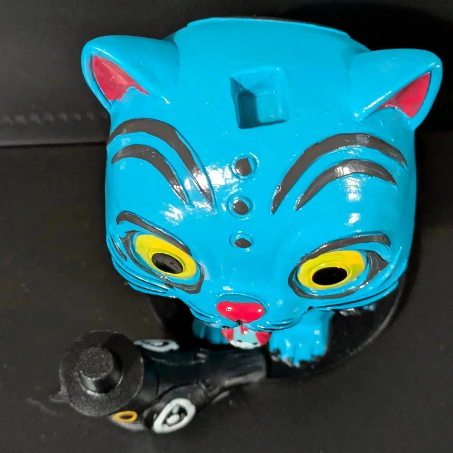 Hand Painted Demon Cat Figure With Crow Companion Deluxe - ToylandEU
