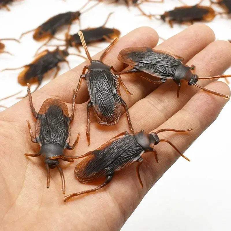 Lifelike Rubber Cockroach Prank Toy for Realistic Shock - ToylandEU