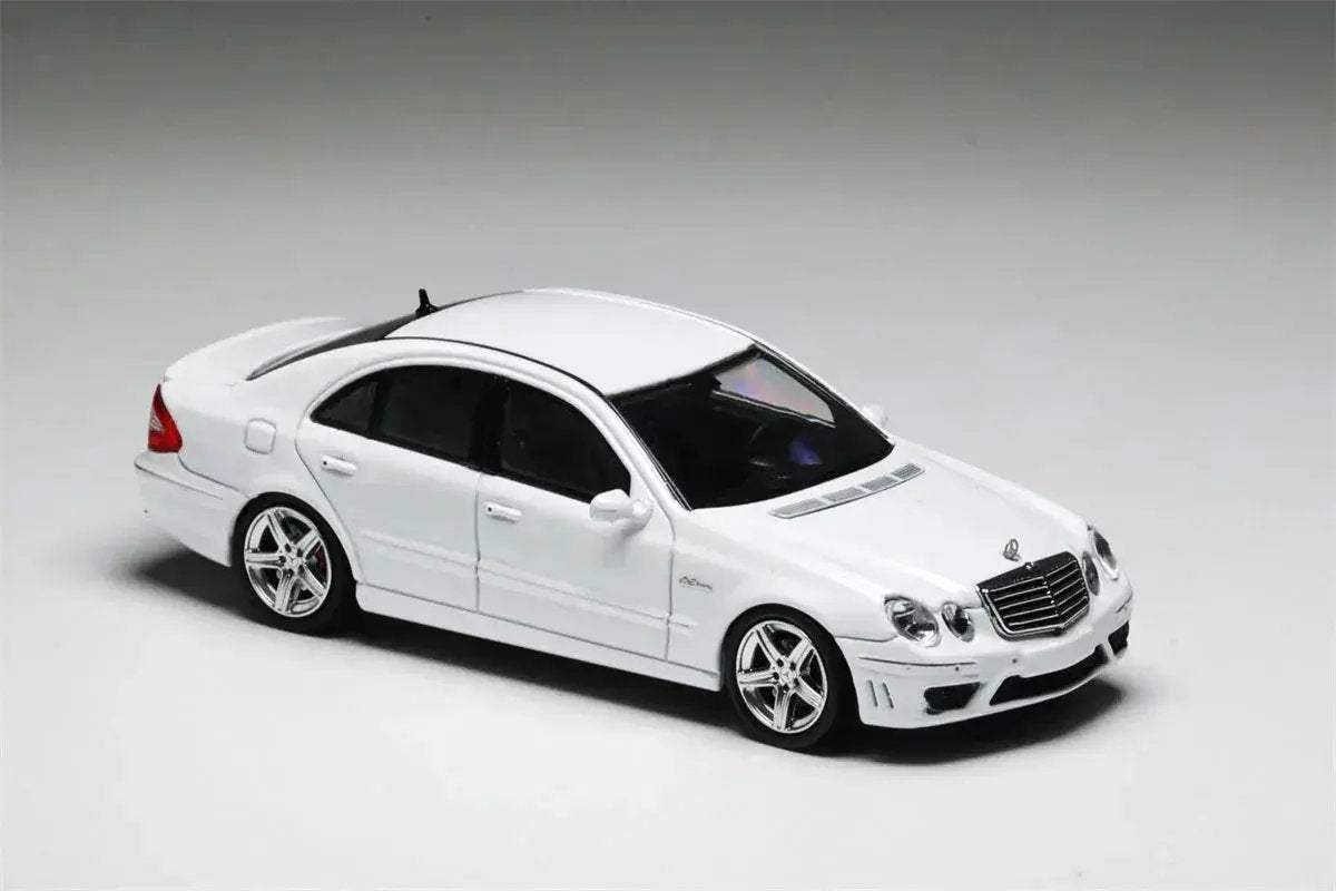 MK Model Mercedes-Benz E63 AMG W211 in White Limited to 599 Pcs 1:64 - ToylandEU