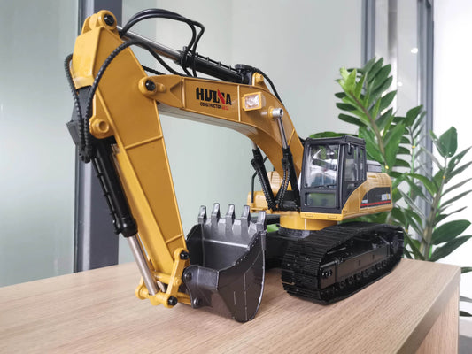 RC 1:14 Scale RC Excavator - Realistic Features & 40-Min Battery Life - ToylandEU