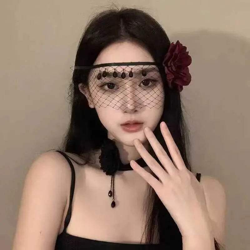 Elegant Gothic Lace Half Face Mask Toyland EU - ToylandEU™