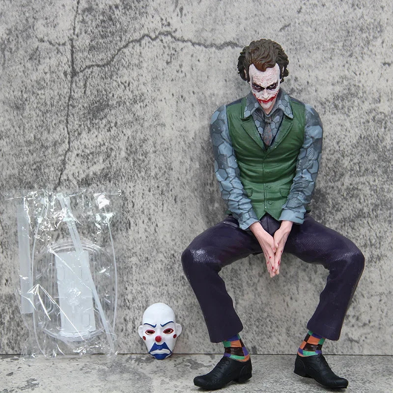 Action Figure | Joker Heath Ledger 24cm | Sitting Green Suit PVC Bandai