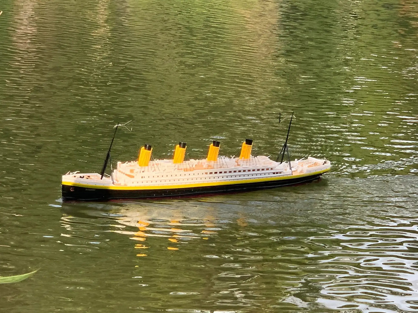 Huge Remote Control Boat Model Classic Boat Model Remote Control Toy 81 CM (32 Inch) Light Simulation Three Propeller Boat Model - ToylandEU