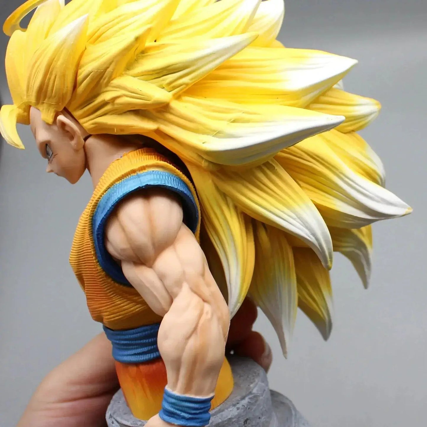 Dragon Ball Z Goku Super Saiyan 3 Half Bust Figure - ToylandEU