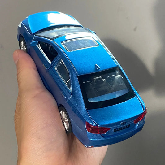 Toyota Camry Diecast Car Model With Sound And Light For Friends And Boys - ToylandEU