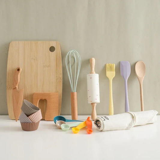 Wooden 1 To 6 Scale Kitchen Toys Set For Kids With Cutting Board And Apron Unisex Pretend Play Cooking Set - ToylandEU