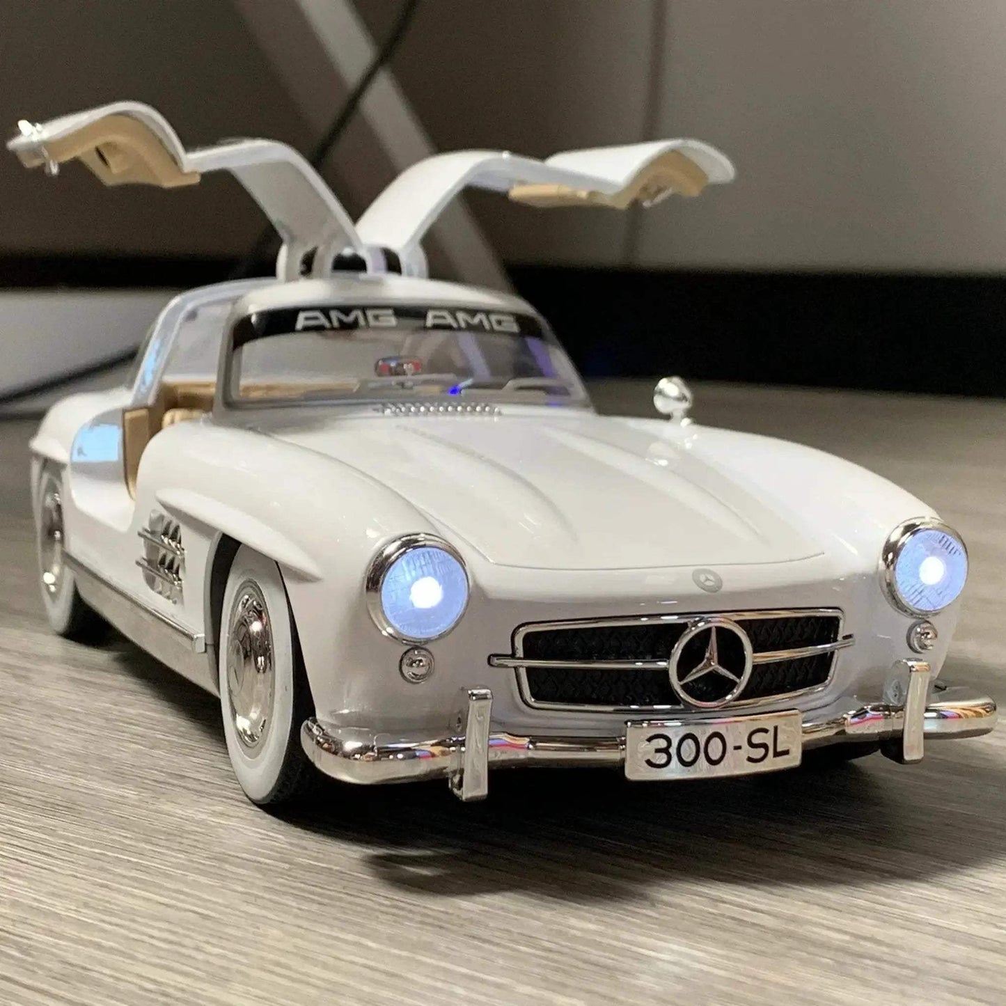 1 18 Diecast Metal Benz 300SL Car Model For Home Decor - ToylandEU