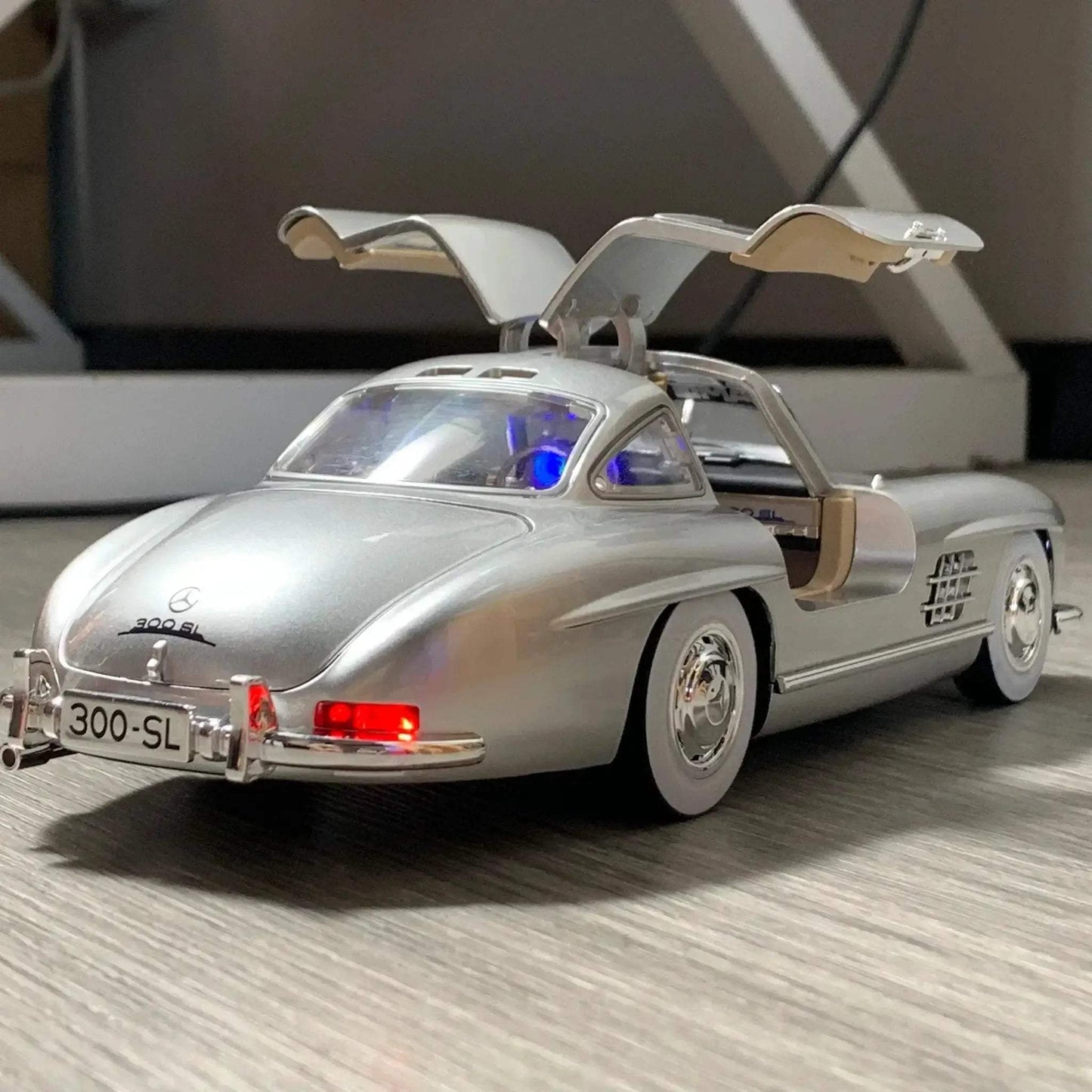 1 18 Diecast Metal Benz 300SL Car Model For Home Decor - ToylandEU