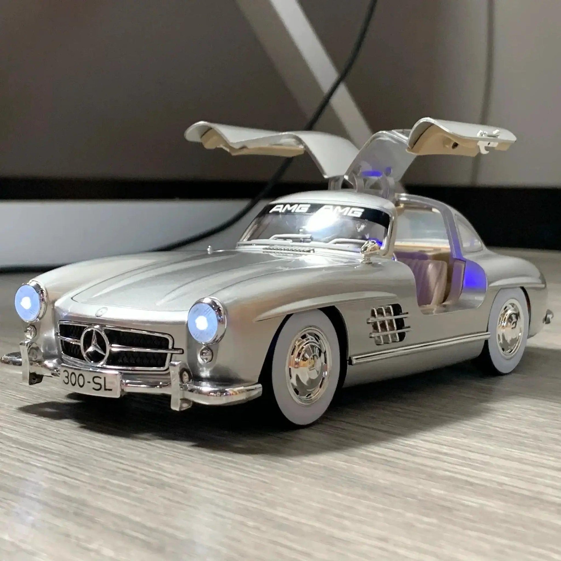  1:18 Scale Diecast Benz 300SL Model  -  ToylandEU™