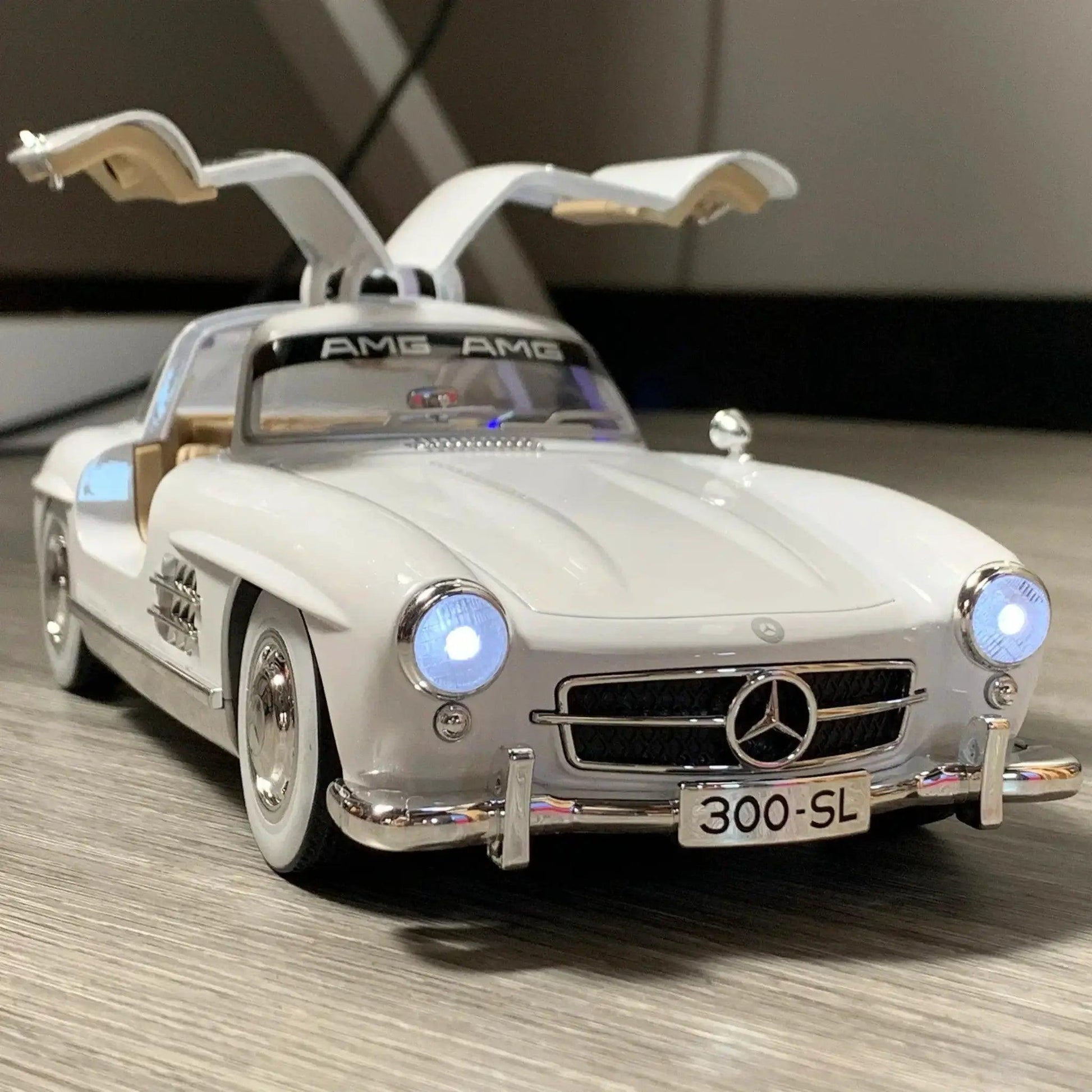  1:18 Scale Diecast Benz 300SL Model  -  ToylandEU™