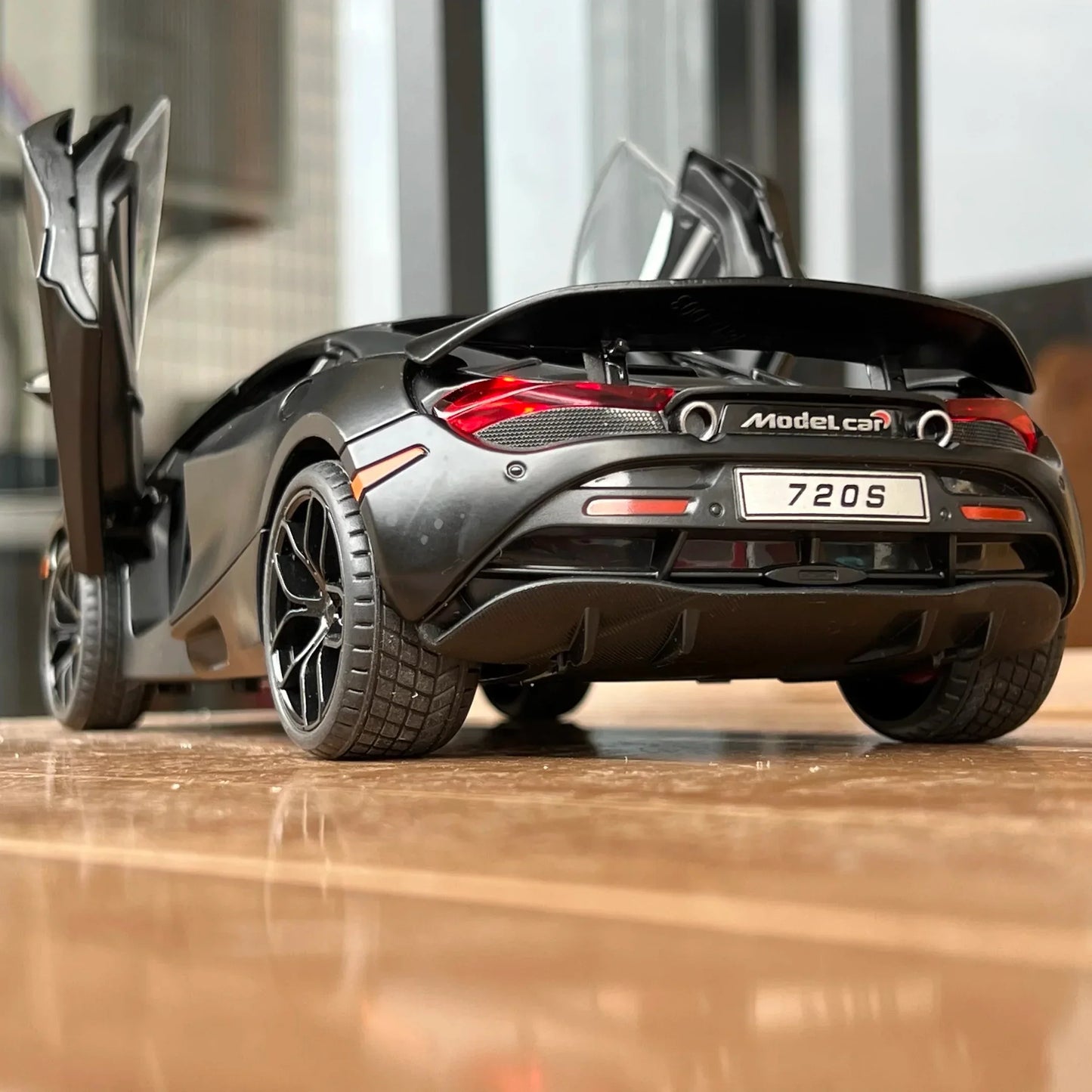 1:18 Scale McLaren 720S Diecast Metal Model Car With Sound and Light - ToylandEU