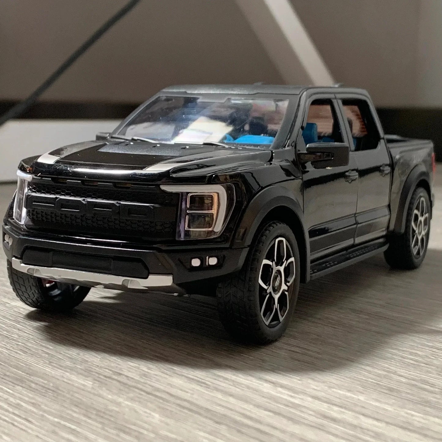 1:20 Ford Raptor F-150 Diecast Truck With Sound And Light - ToylandEU