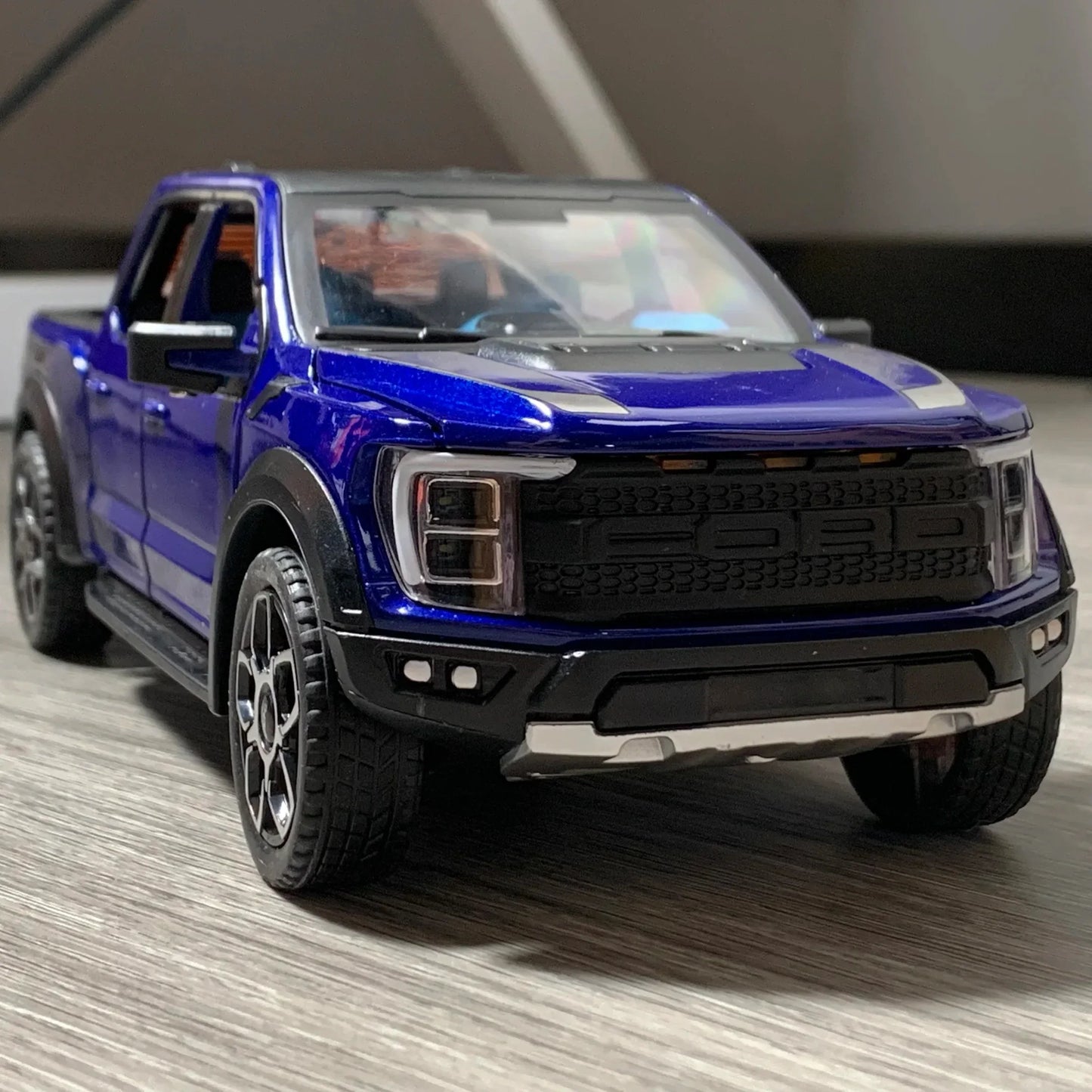 1:20 Ford Raptor F-150 Diecast Truck With Sound And Light - ToylandEU