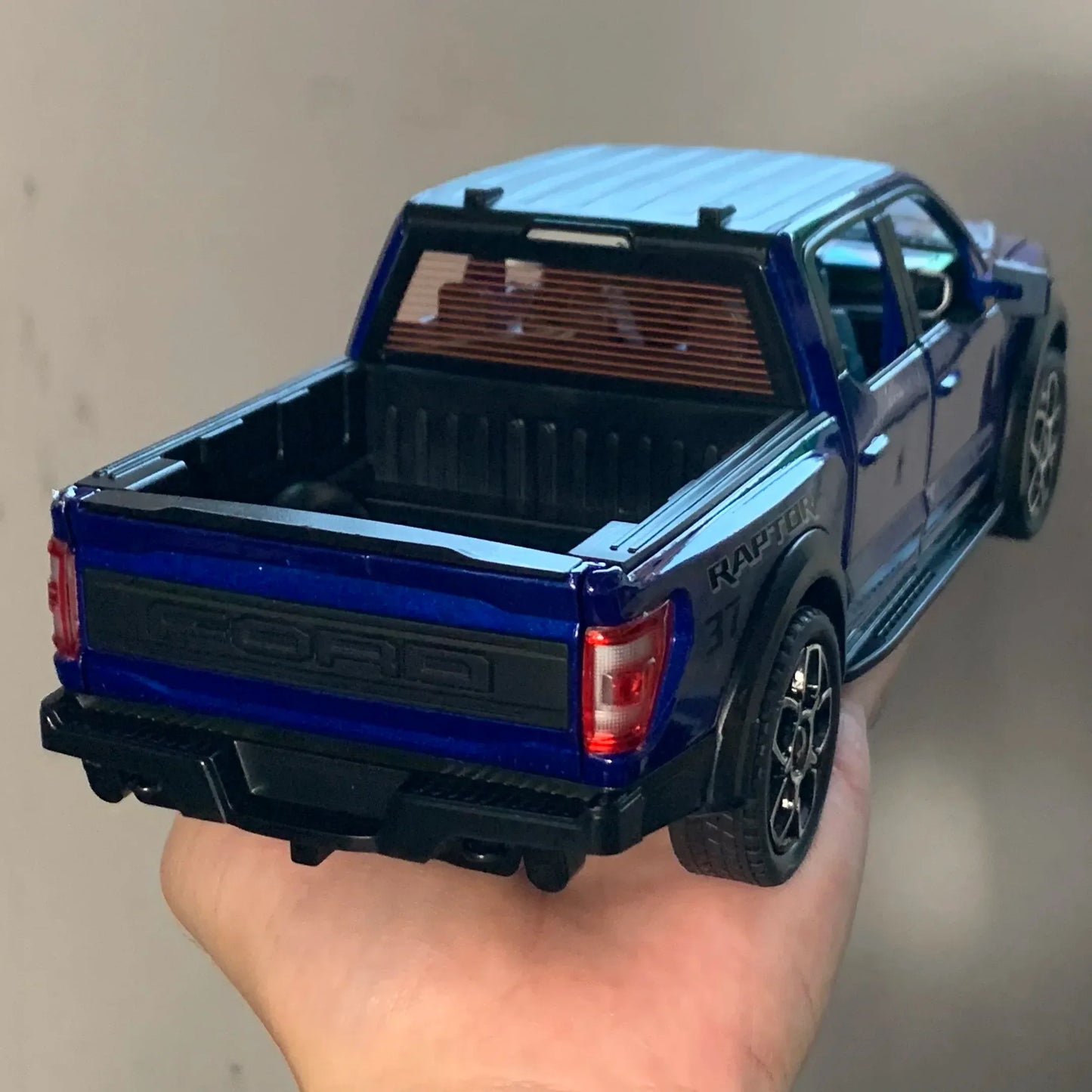 1:20 Ford Raptor F-150 Diecast Truck With Sound And Light - ToylandEU