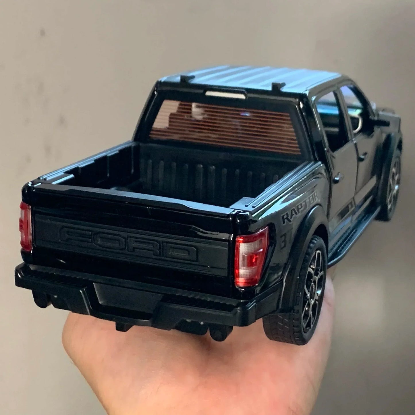 1:20 Ford Raptor F-150 Diecast Truck With Sound And Light - ToylandEU
