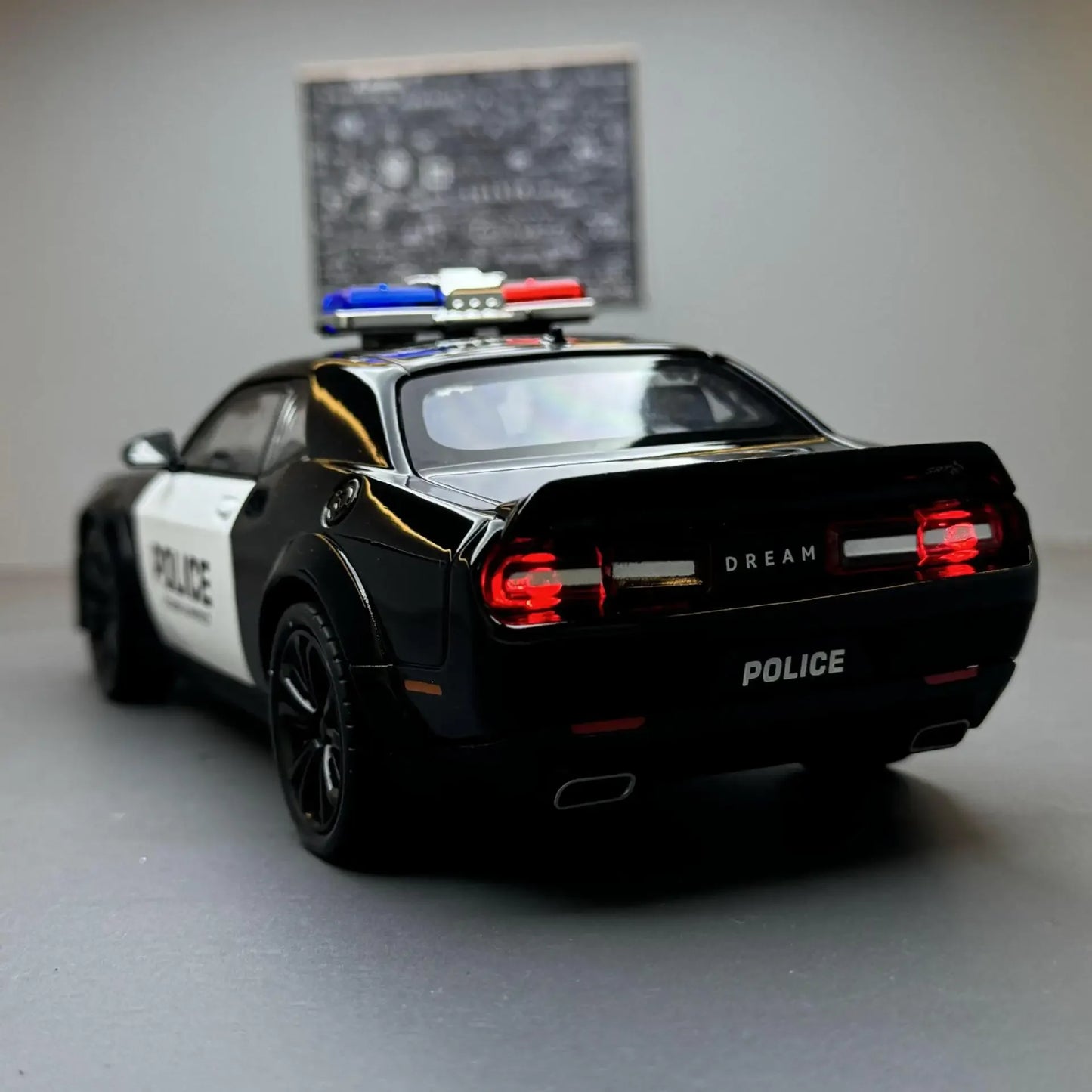 1:22 Diecast Alloy Dodge Challenger Redeye Hellcat Police Car With Sound Light - ToylandEU