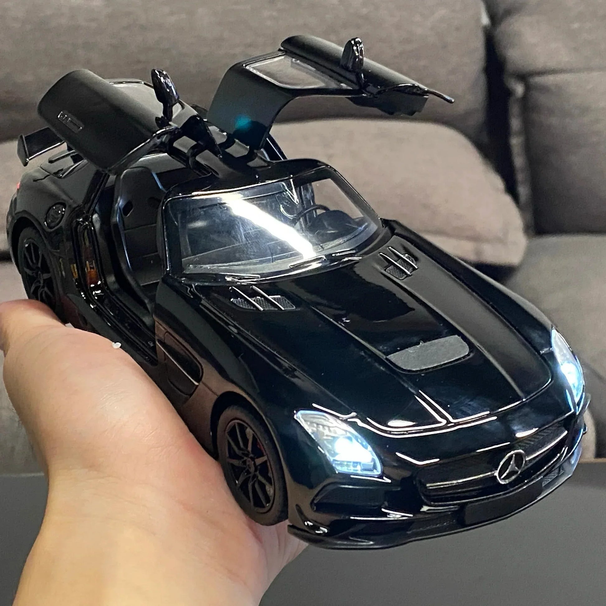 1:24 Benz SLS AMG Diecast Alloy Model Car With Sound And Light Pull Back - ToylandEU