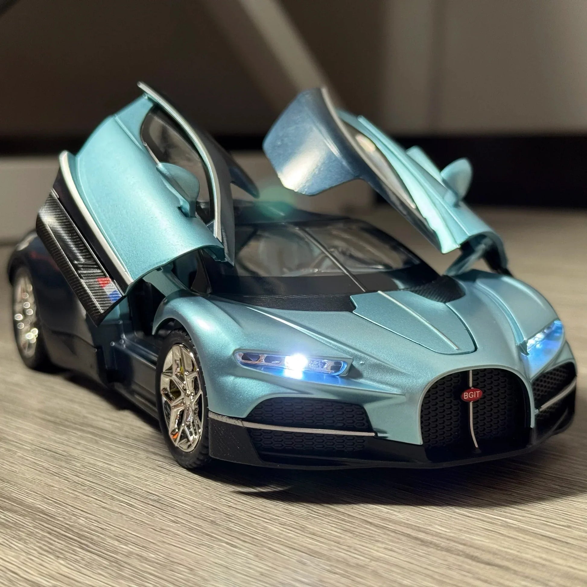 1:24 Diecast Alloy Tourbillon Supercar Model Car Sound And Light Pull Back - ToylandEU