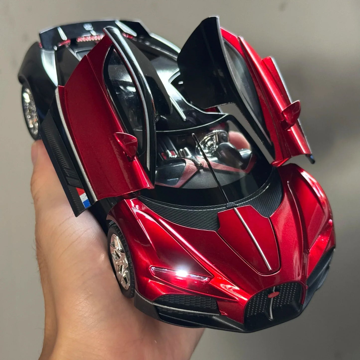 1:24 Diecast Alloy Tourbillon Supercar Model Car Sound And Light Pull Back - ToylandEU