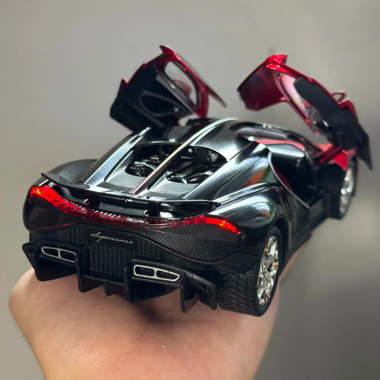 1:24 Diecast Alloy Tourbillon Supercar Model Car Sound And Light Pull Back - ToylandEU