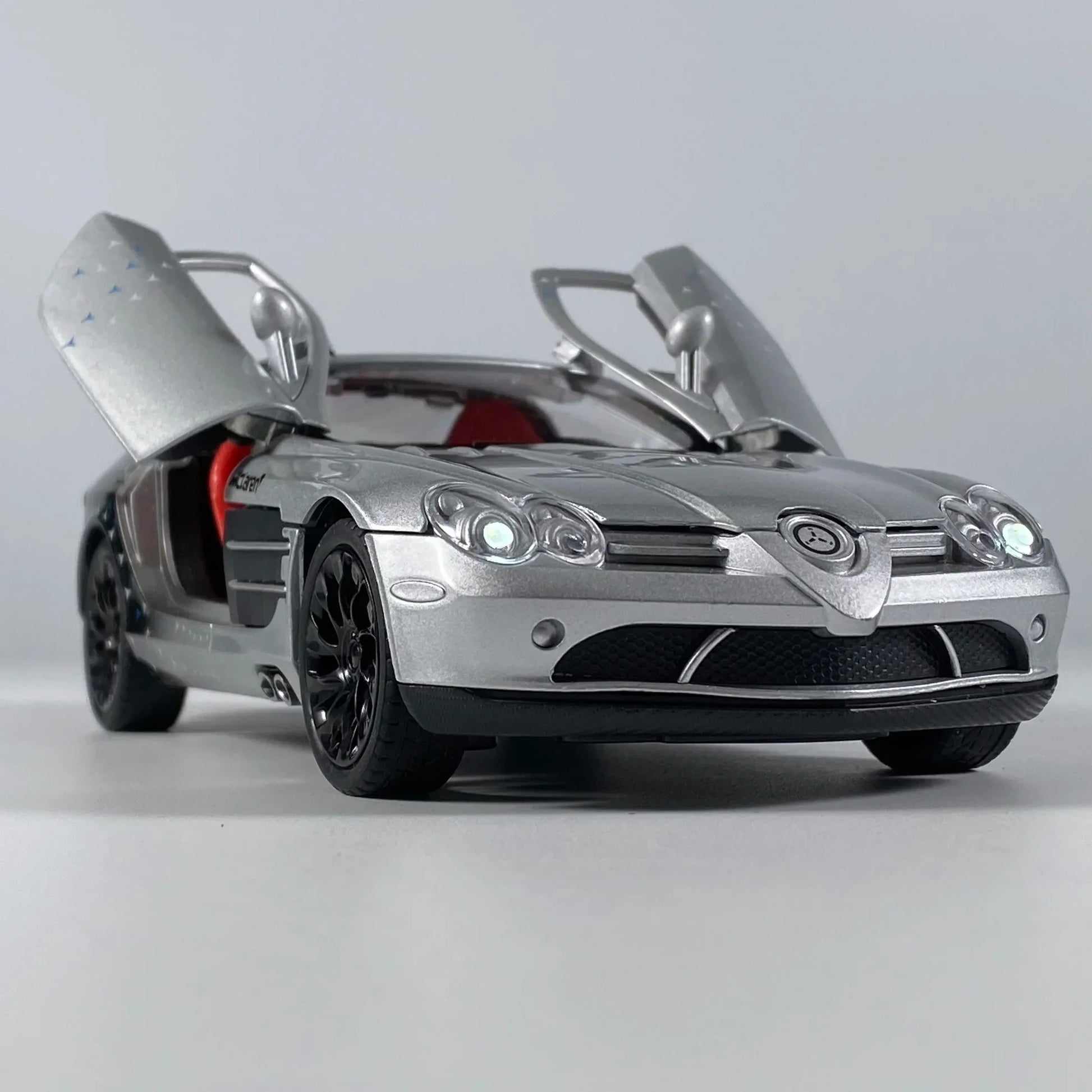 1:24 Diecast Benz SLR McLaren 722 AMG Metal Car Sound Light Pullback - ToylandEU