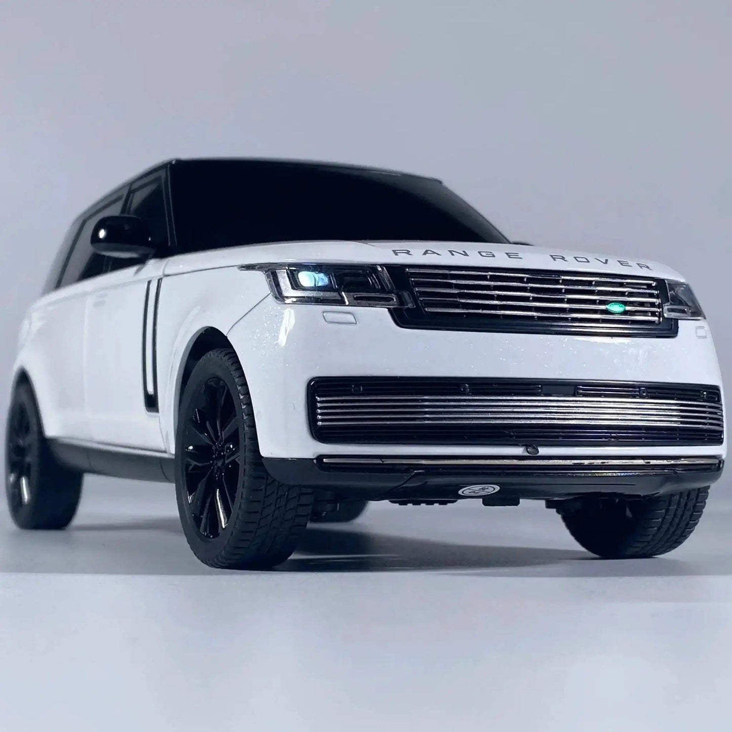  1:24 Diecast Land Rover Range Rover SV 2022 Sound -  ToylandEU™