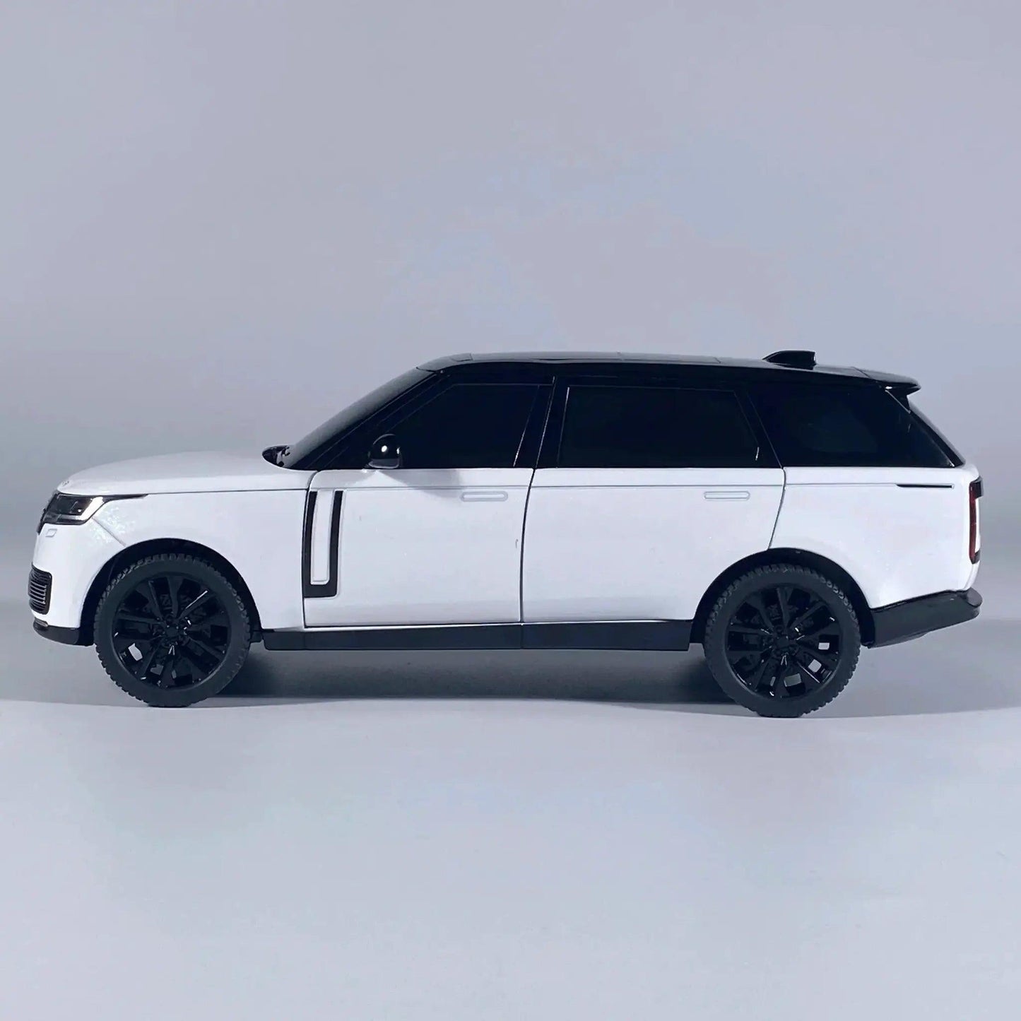  1:24 Diecast Land Rover Range Rover SV 2022 Sound -  ToylandEU™