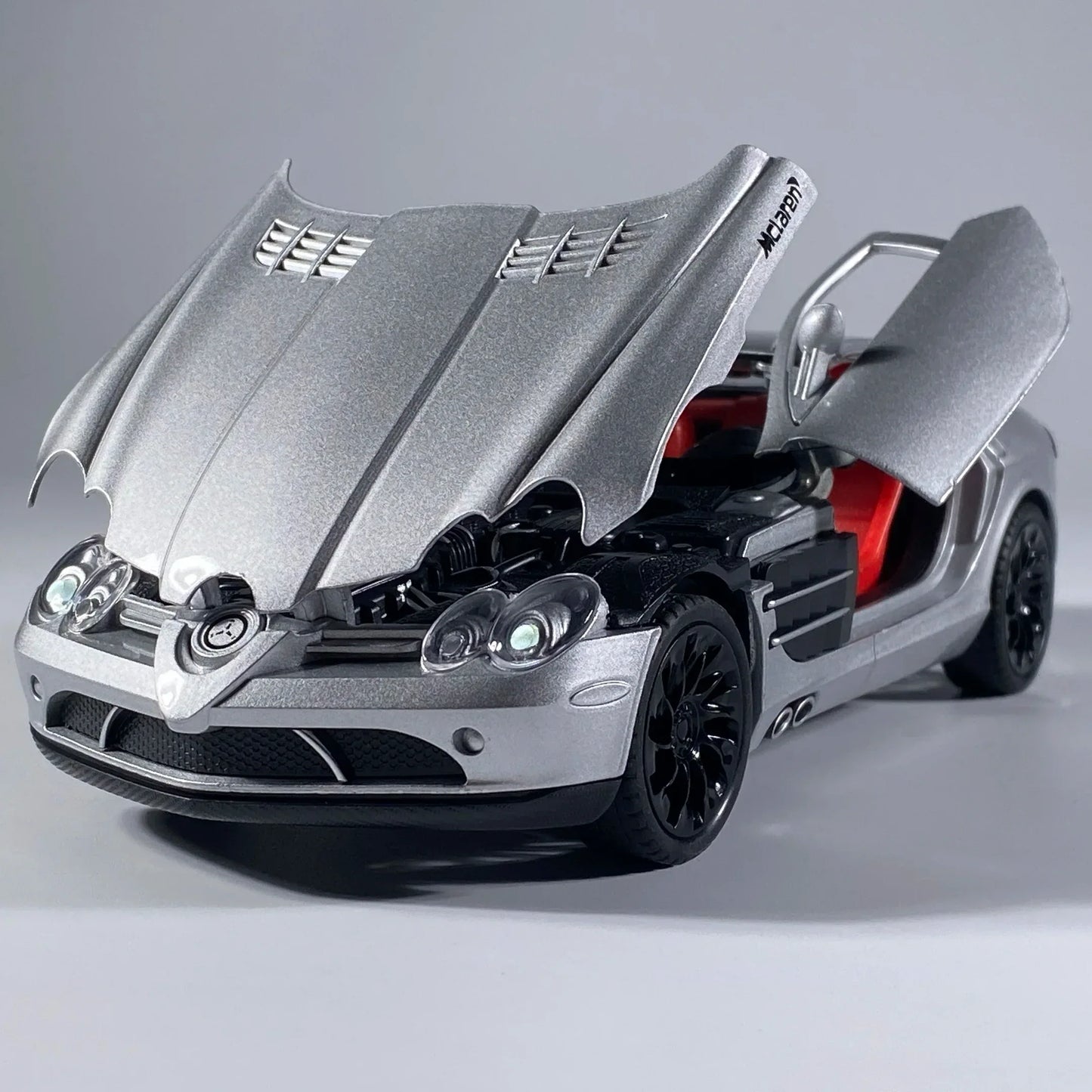 1:24 Diecast Metal Benz SLR McLaren 722 With Sound And Light Pull Back - ToylandEU