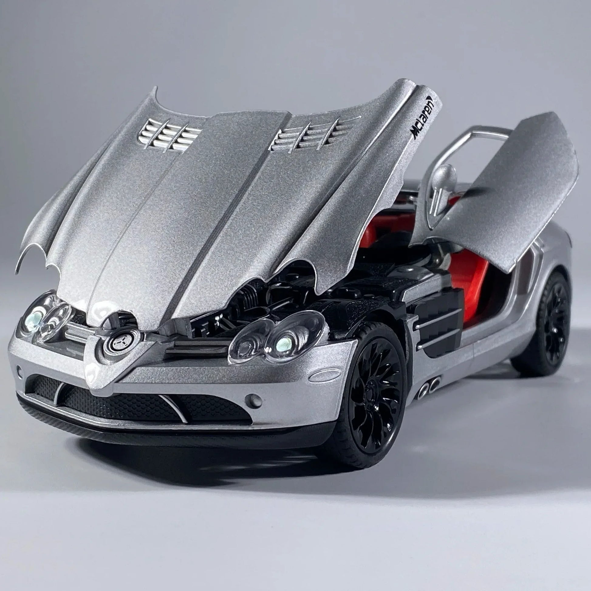 1:24 Diecast Metal Benz SLR McLaren 722 With Sound And Light Pull Back - ToylandEU