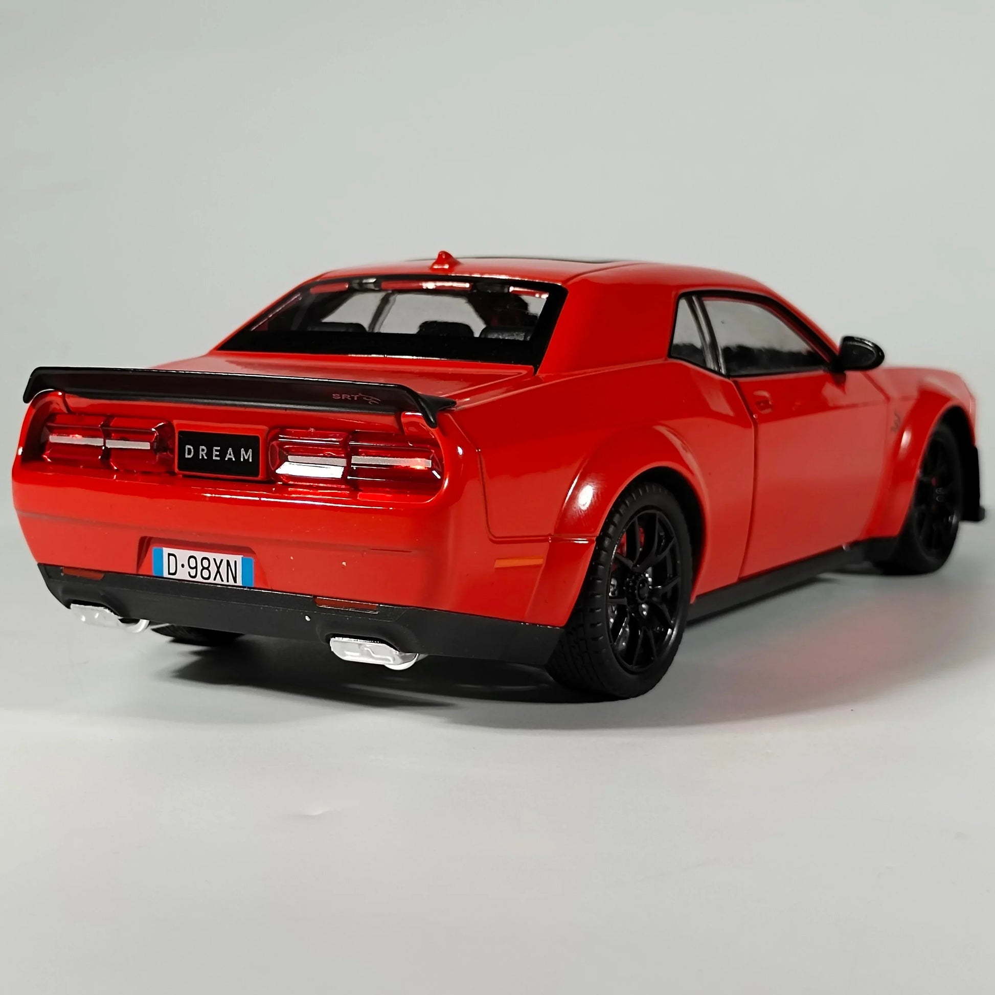 1:24 Dodge Challenger Hellcat Redeye Diecast Model With Sound and Light - ToylandEU