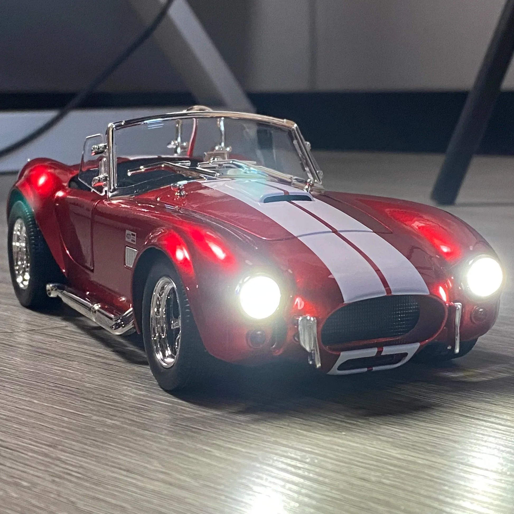 1:24 Ford Shelby Cobra 427 Roadster Die Cast Alloy Model With Sound And Light - ToylandEU