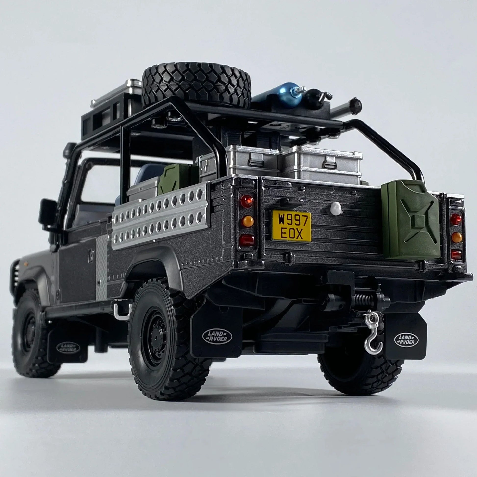 1:24 Land Rover Defender 90 Diecast Metal Model Car Tomb Raider Edition - ToylandEU