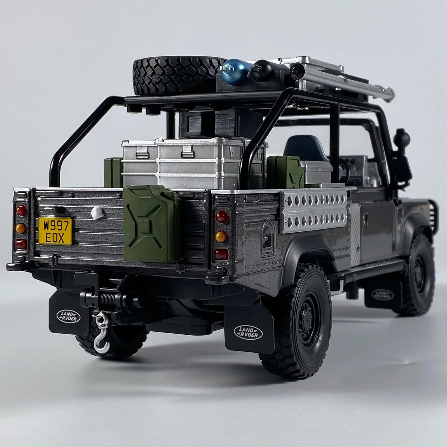 1:24 Land Rover Defender 90 Diecast Metal Model Car Tomb Raider Edition - ToylandEU