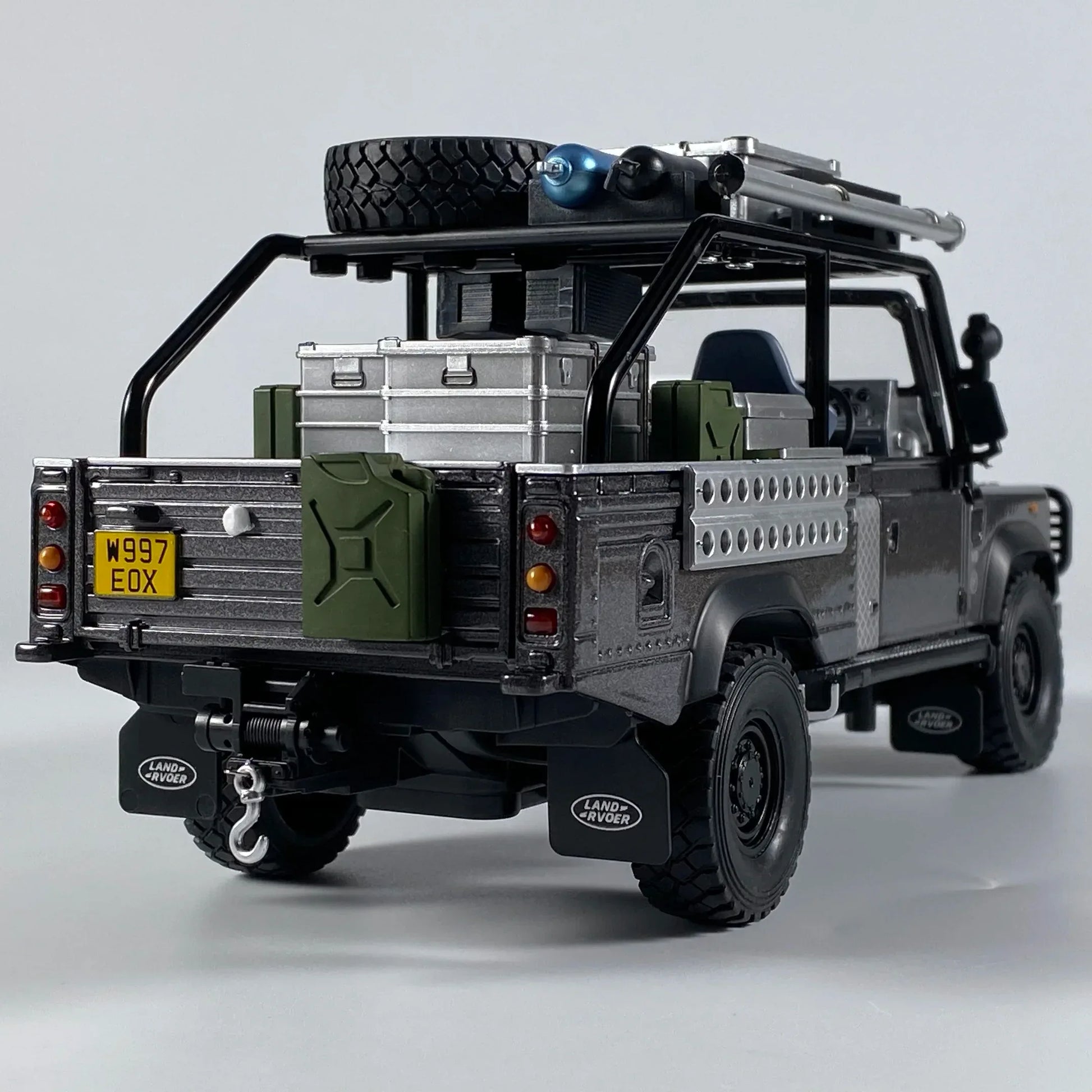 1:24 Land Rover Defender 90 Diecast Metal Model Car Tomb Raider Edition - ToylandEU