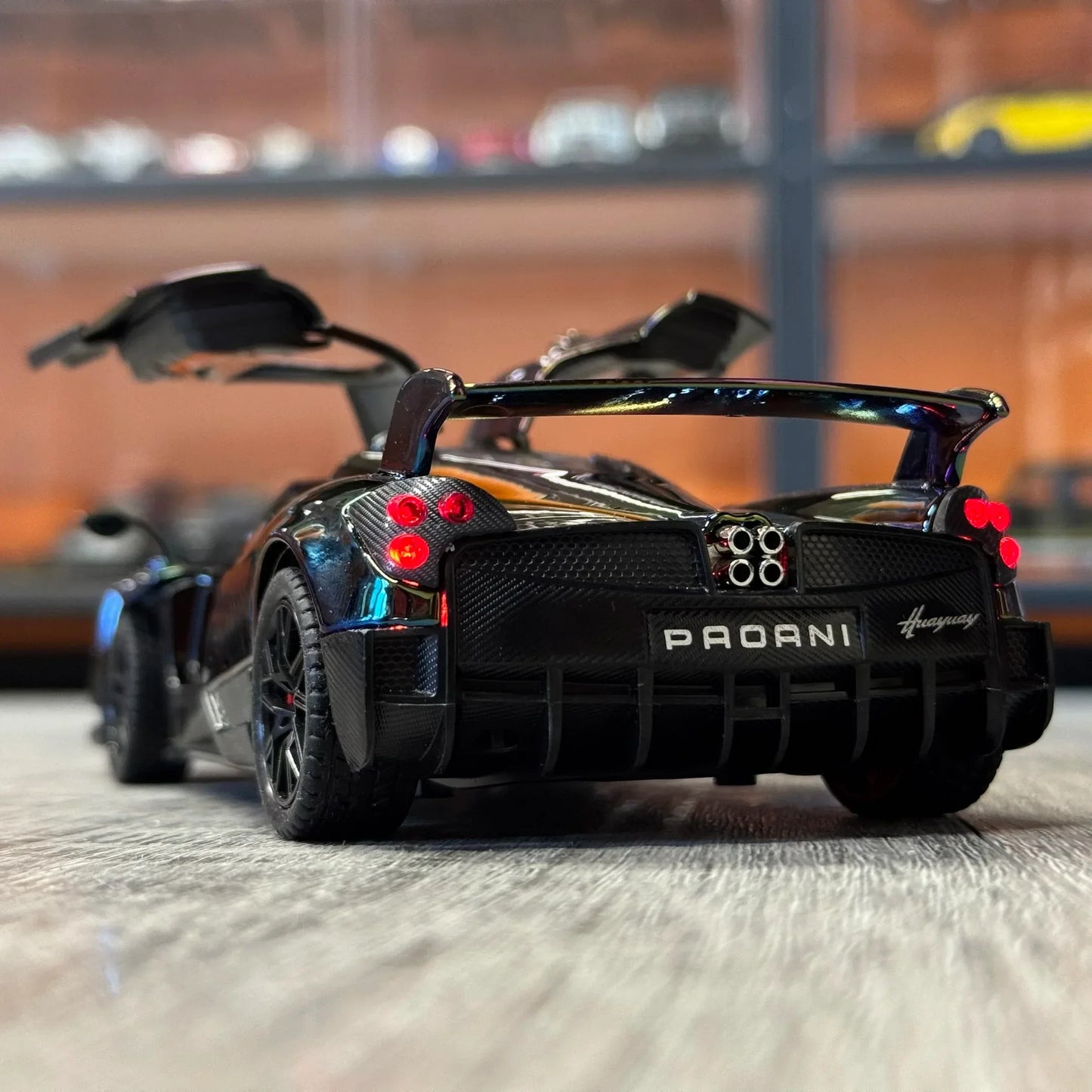 1:24 Pagani Huayra Dinastia BC Diecast Metal Model With Light - ToylandEU