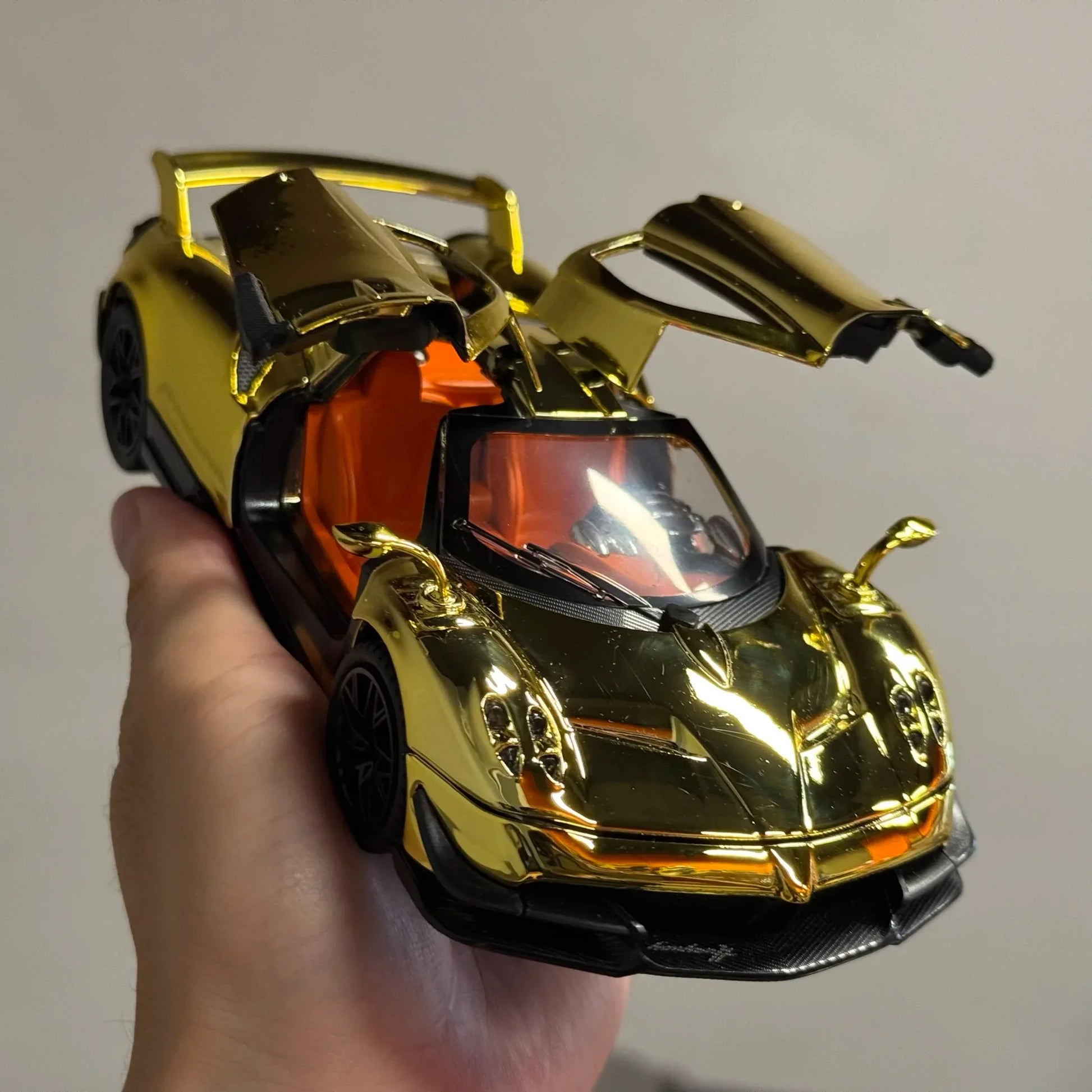 1:24 Pagani Huayra Dinastia BC Diecast Metal Model With Light - ToylandEU