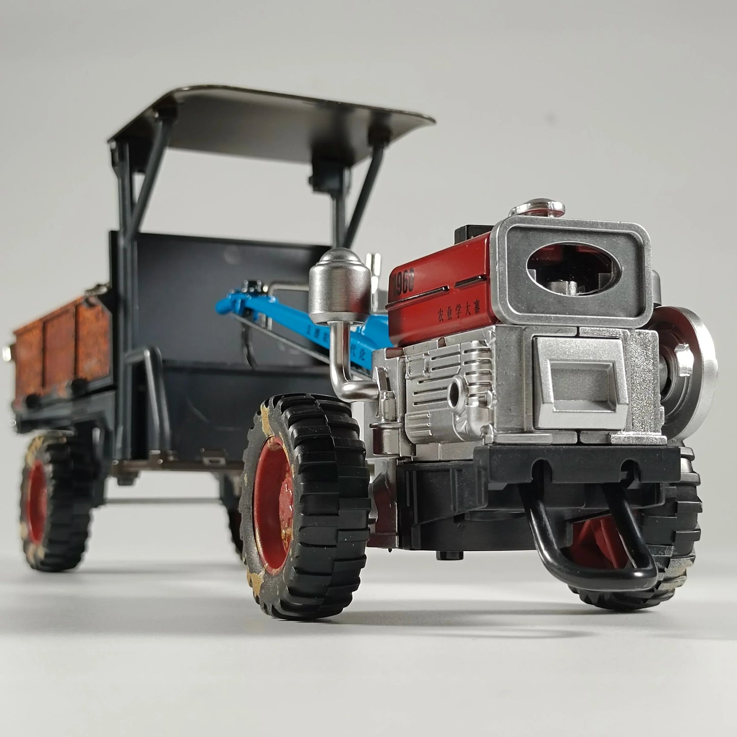 1 24 Scale Alloy Diecast Walking Tractor Model With Sound And Lights - ToylandEU