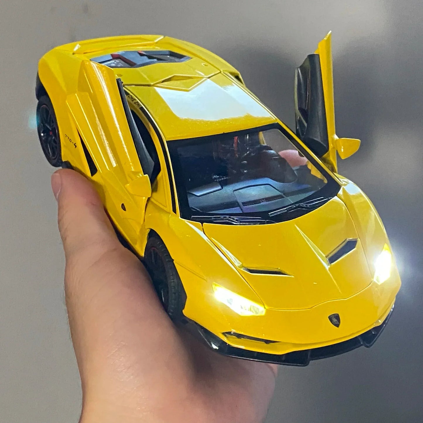 1:24 Scale Diecast Alloy LP770-4 Super Sports Car Model - ToylandEU