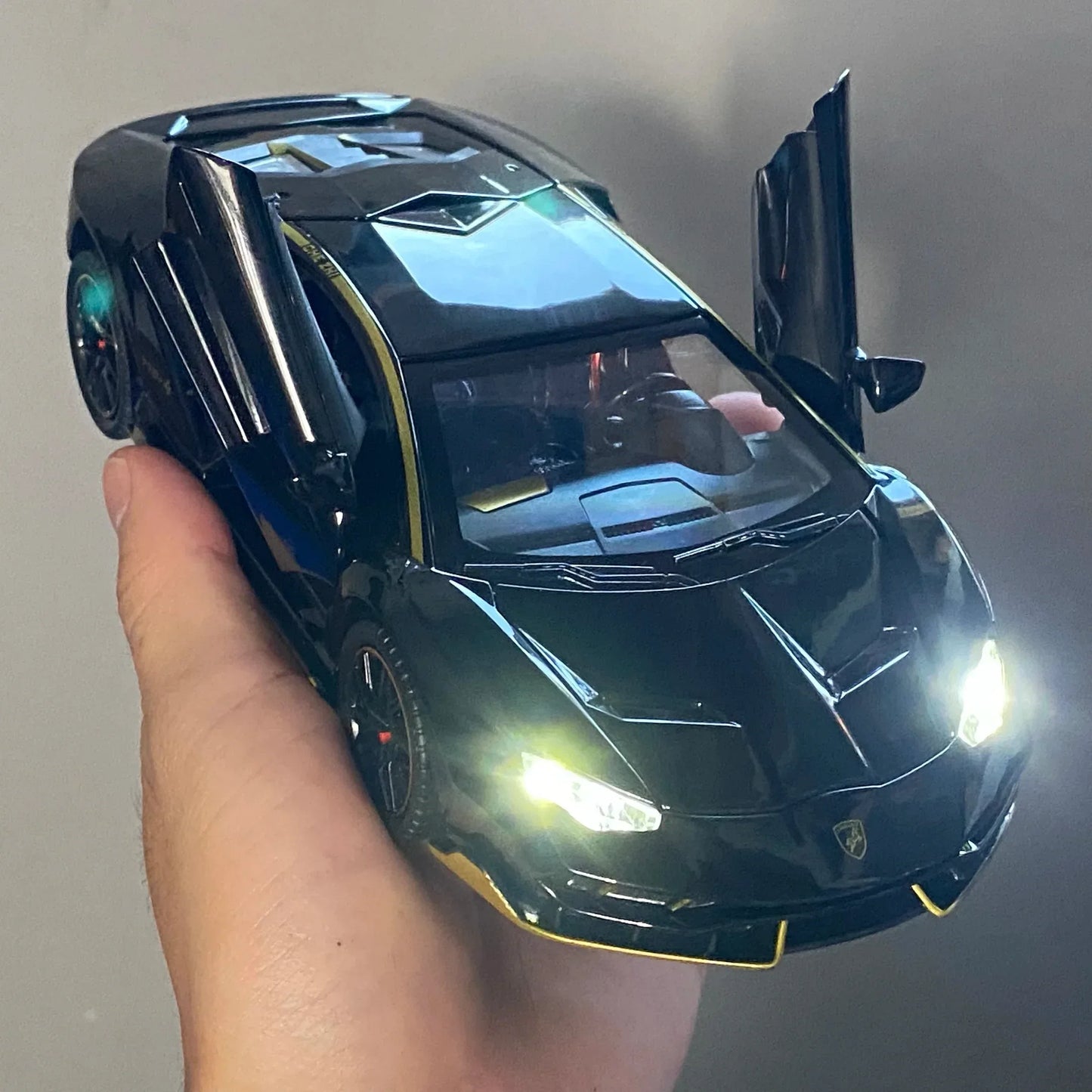 1:24 Scale Diecast Alloy LP770-4 Super Sports Car Model - ToylandEU