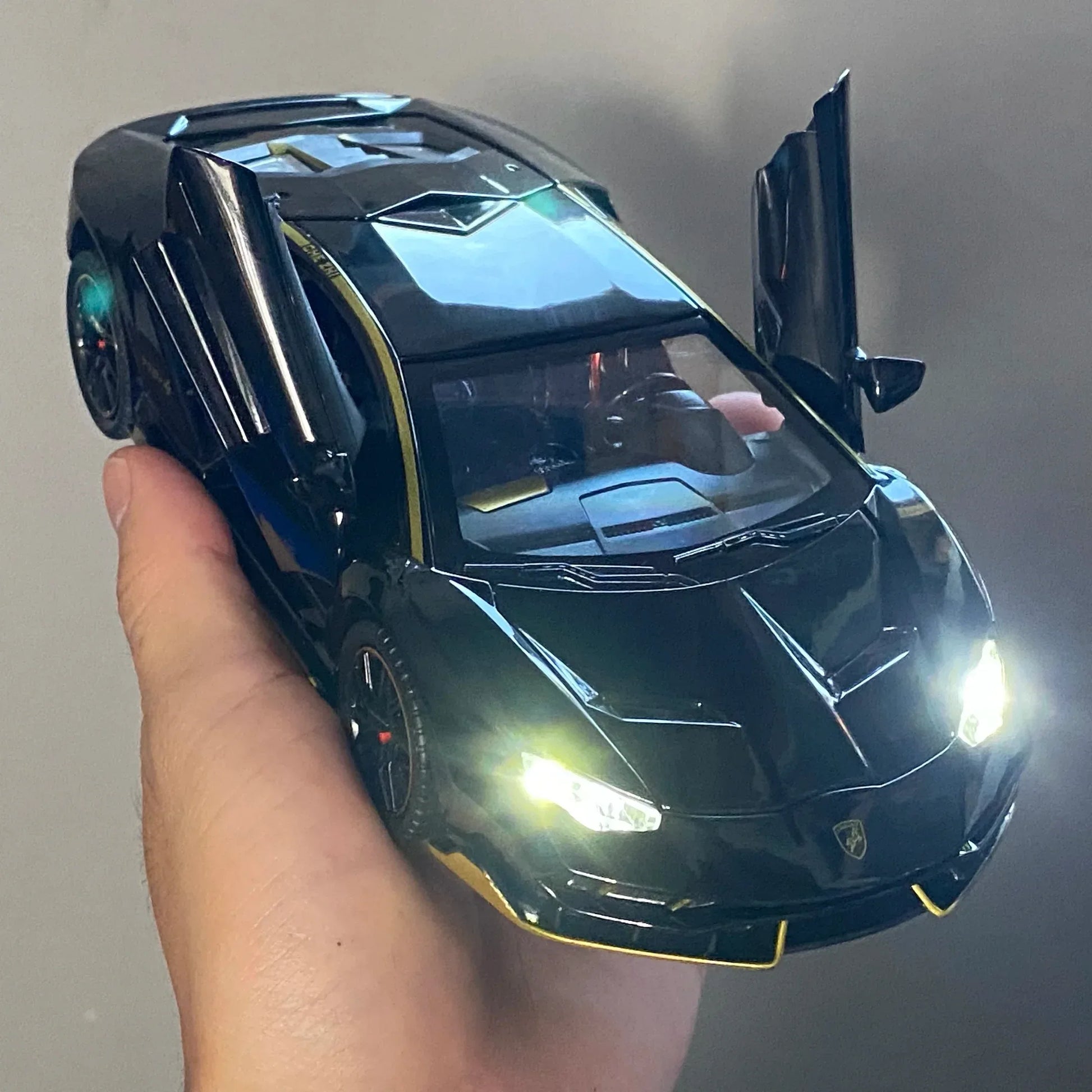 1:24 Scale Diecast Alloy LP770-4 Super Sports Car Model - ToylandEU