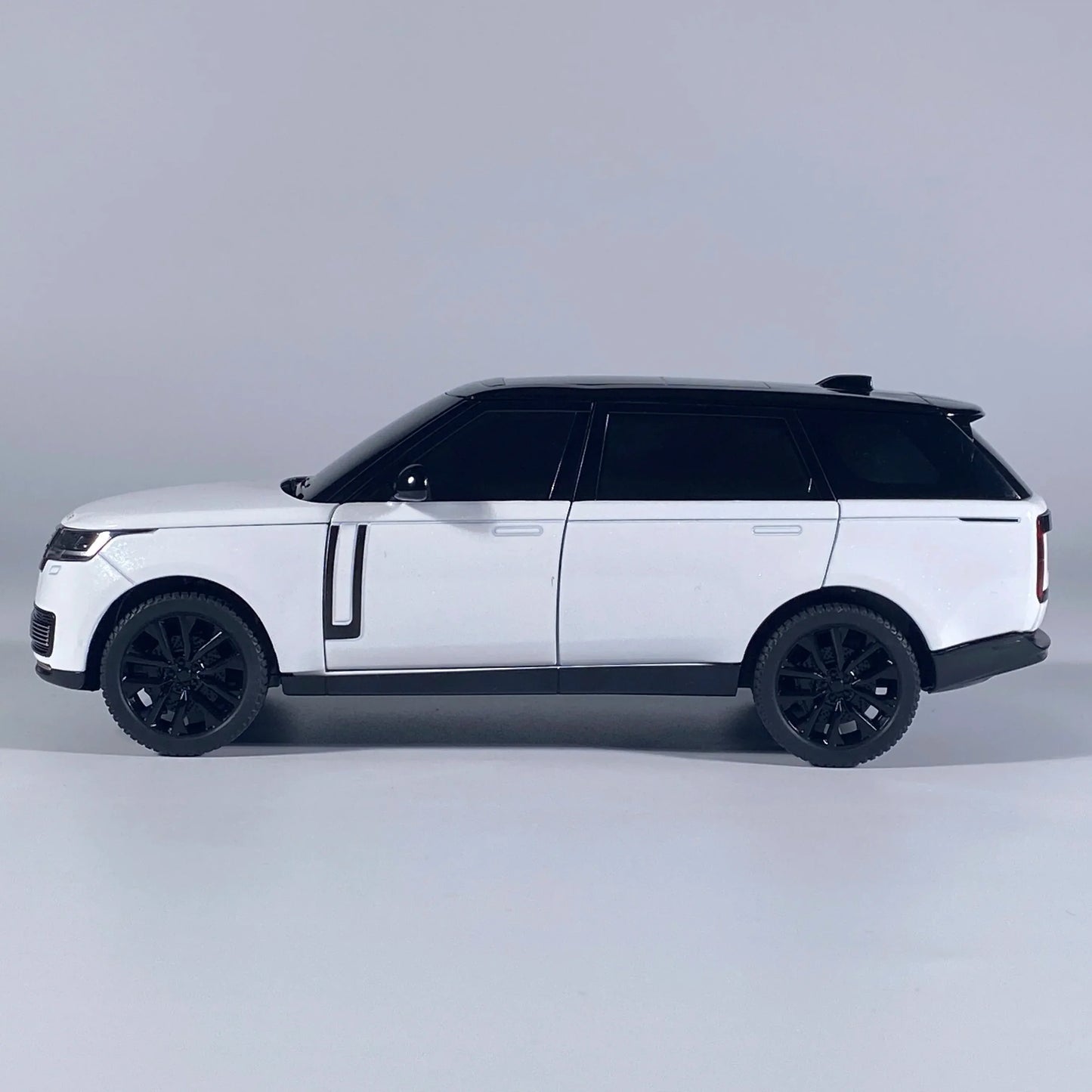 1 24 Scale Land Rover Range Rover SV2022 Diecast Metal Car With Sound And Light - ToylandEU