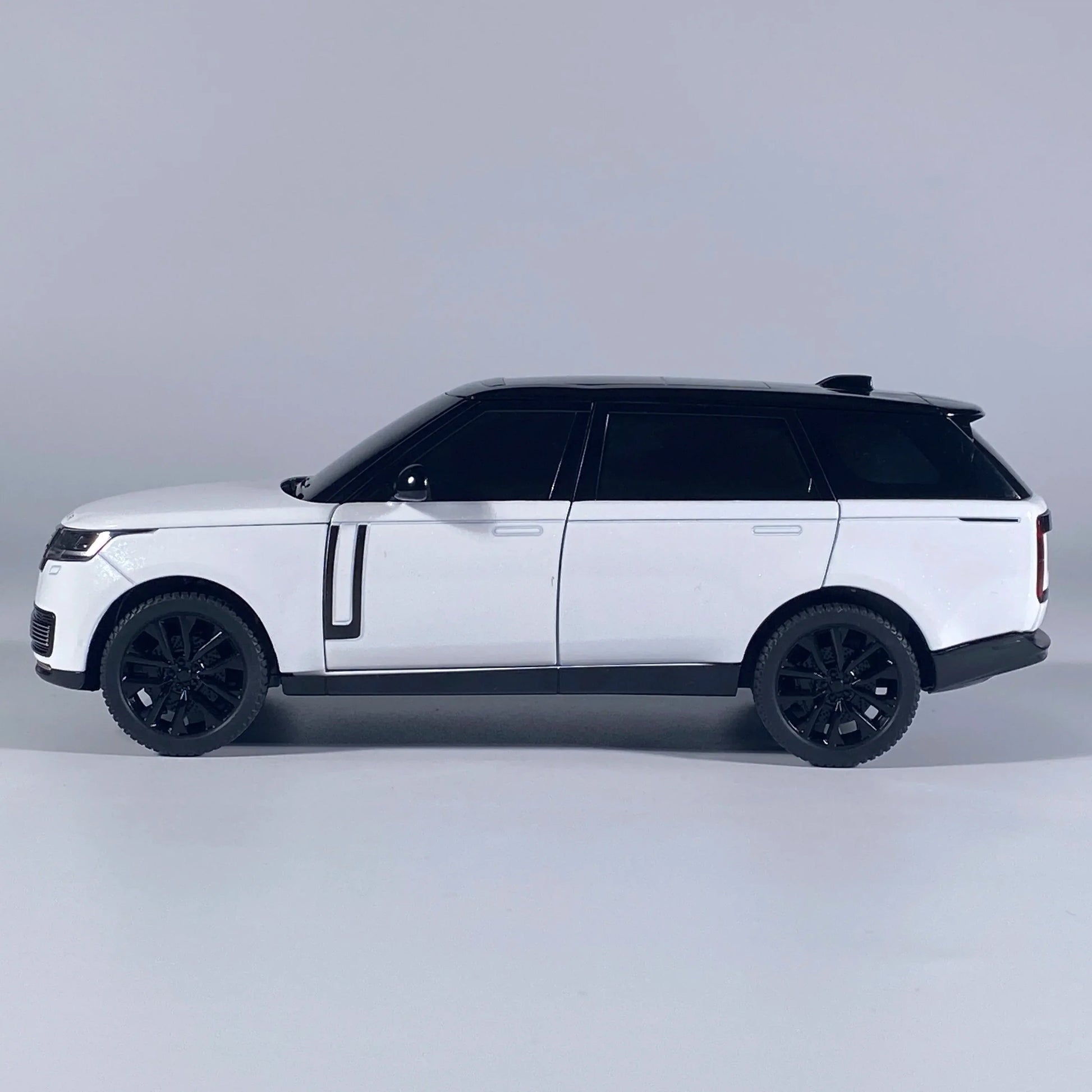 1 24 Scale Land Rover Range Rover SV2022 Diecast Metal Car With Sound And Light - ToylandEU