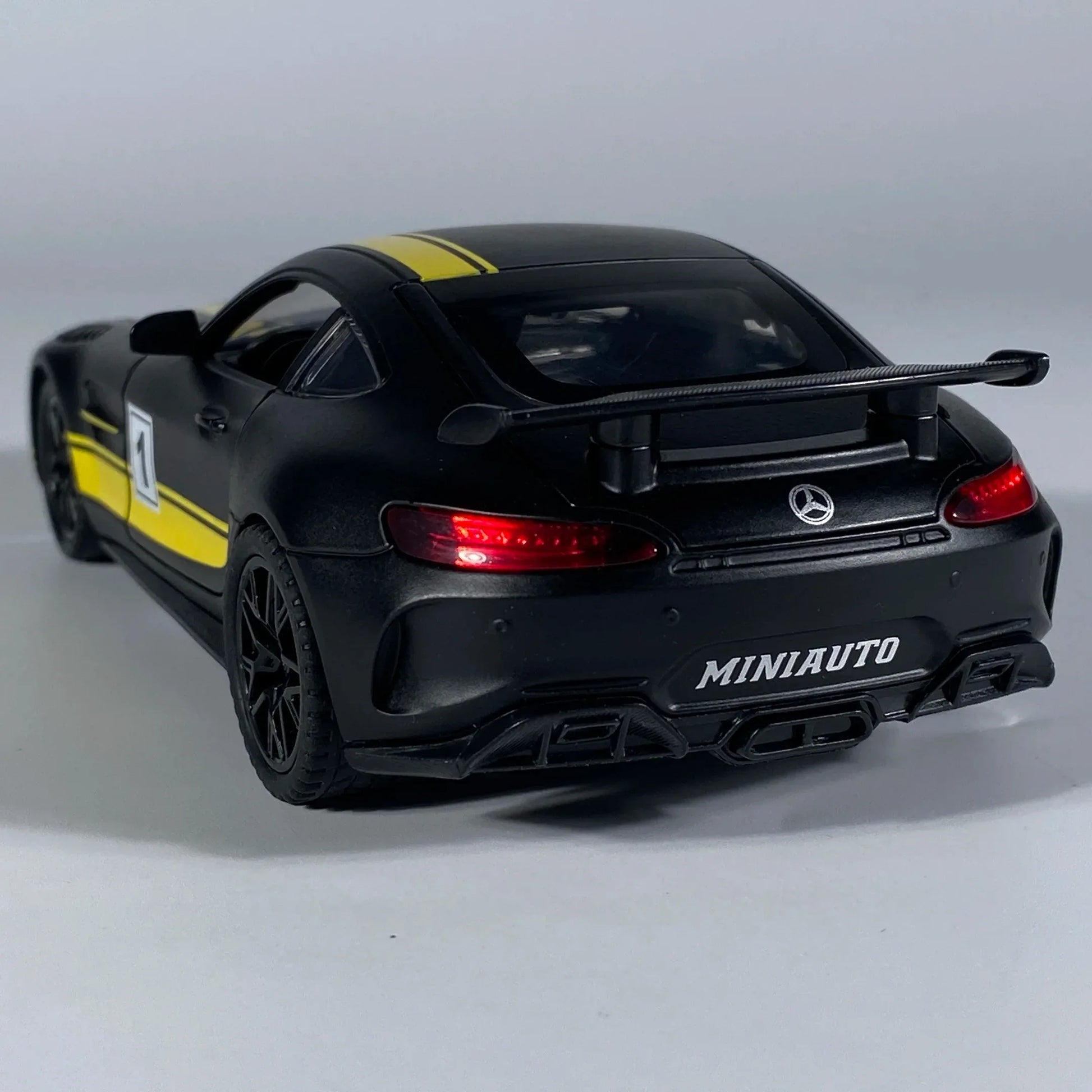 1:32 Benz AMG GT Diecast Metal Model Car With Sound And Light Pull Back - ToylandEU