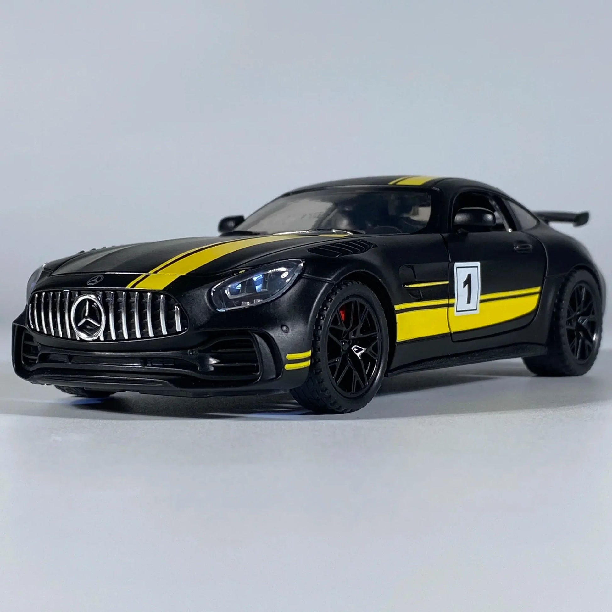 1:32 Benz AMG GT Diecast Metal Model Car With Sound And Light Pull Back - ToylandEU