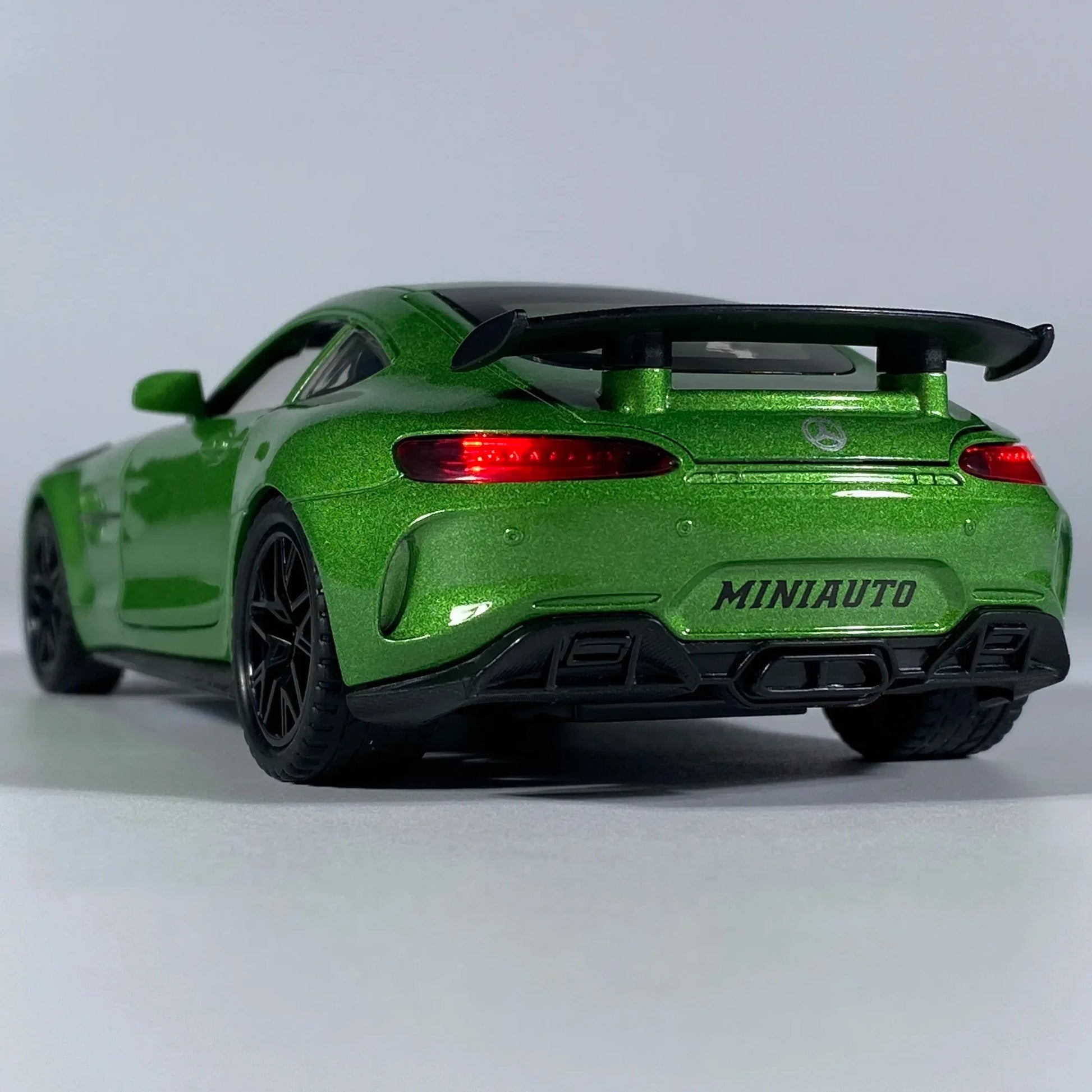 1:32 Benz AMG GT Diecast Metal Model Car With Sound And Light Pull Back - ToylandEU