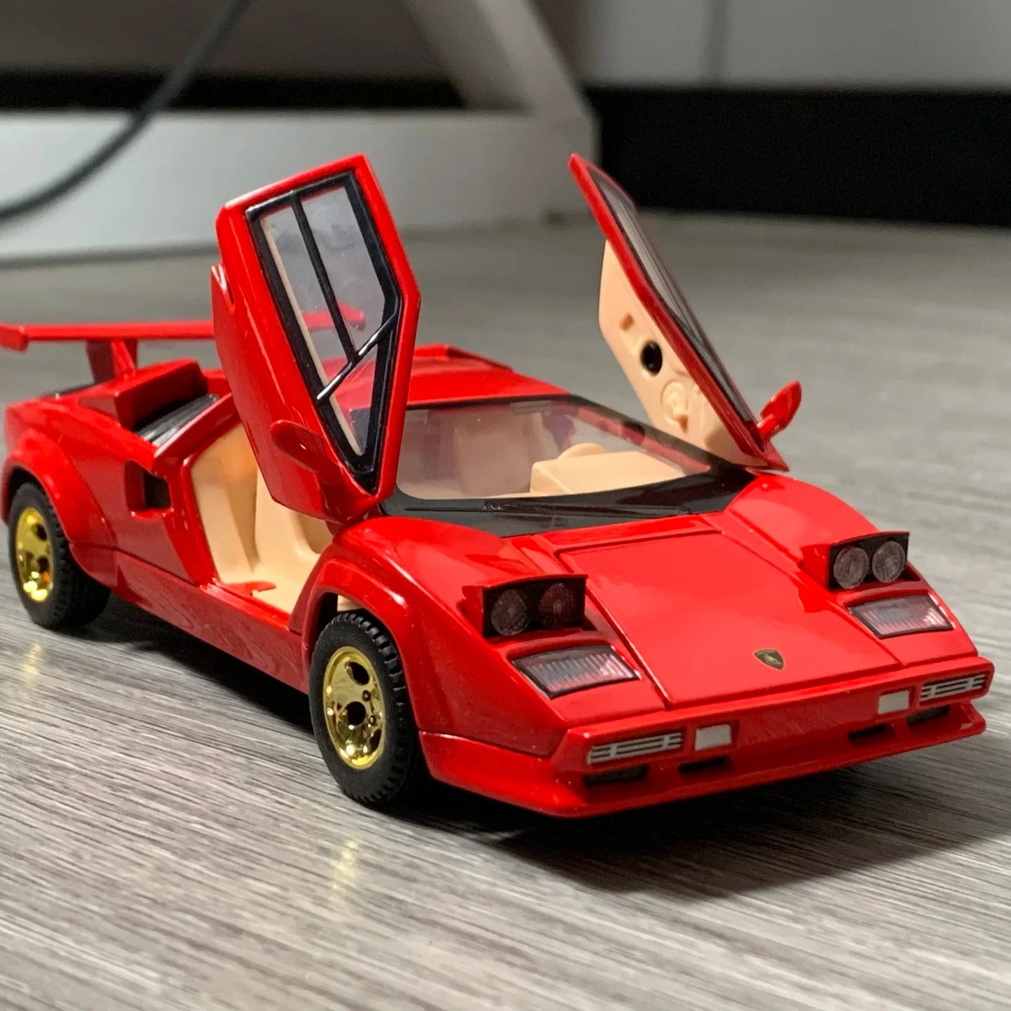 1:32 Countach LP500S Diecast Alloy Car Model With Sound Light Pull Back - ToylandEU