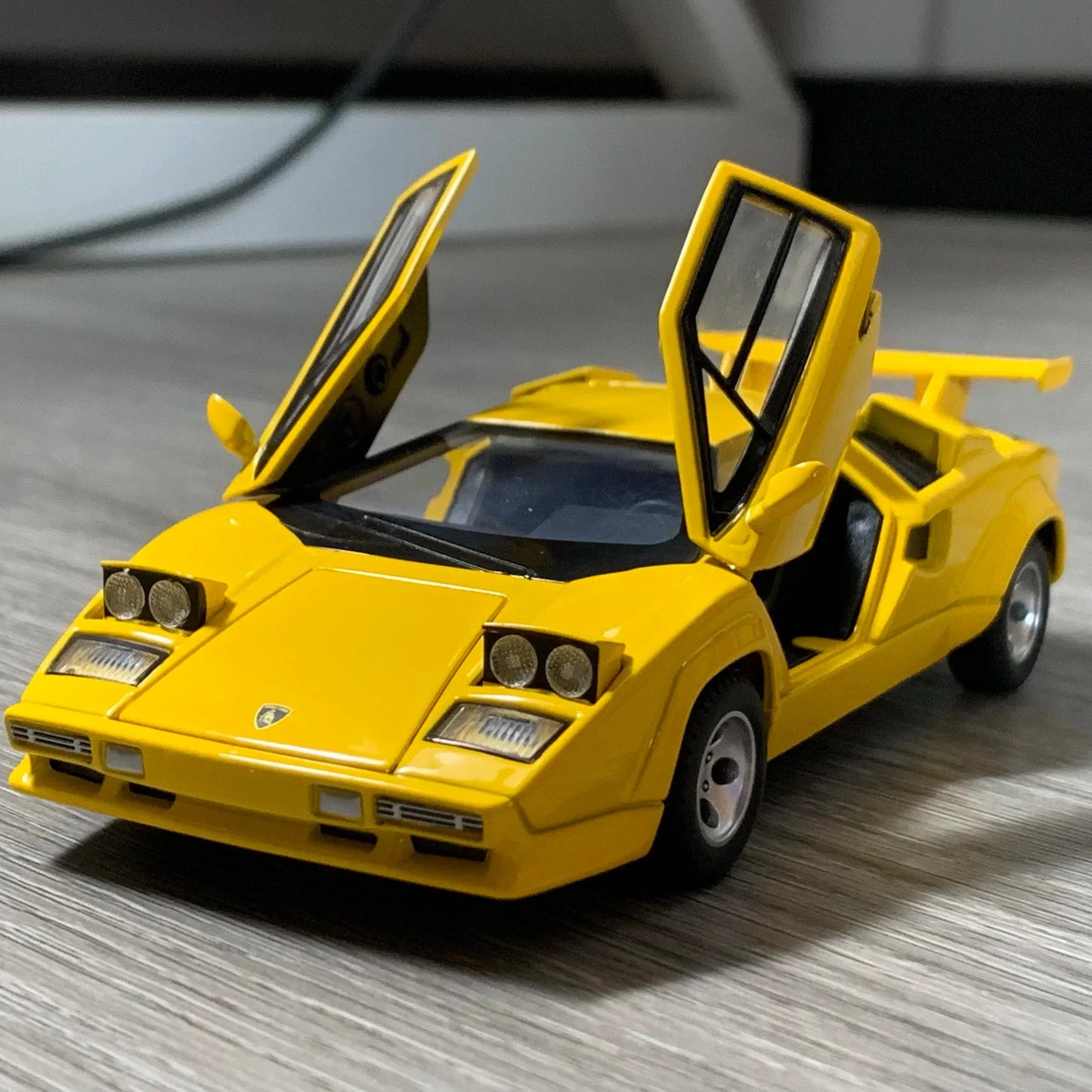 1:32 Countach LP500S Diecast Alloy Car Model With Sound Light Pull Back - ToylandEU