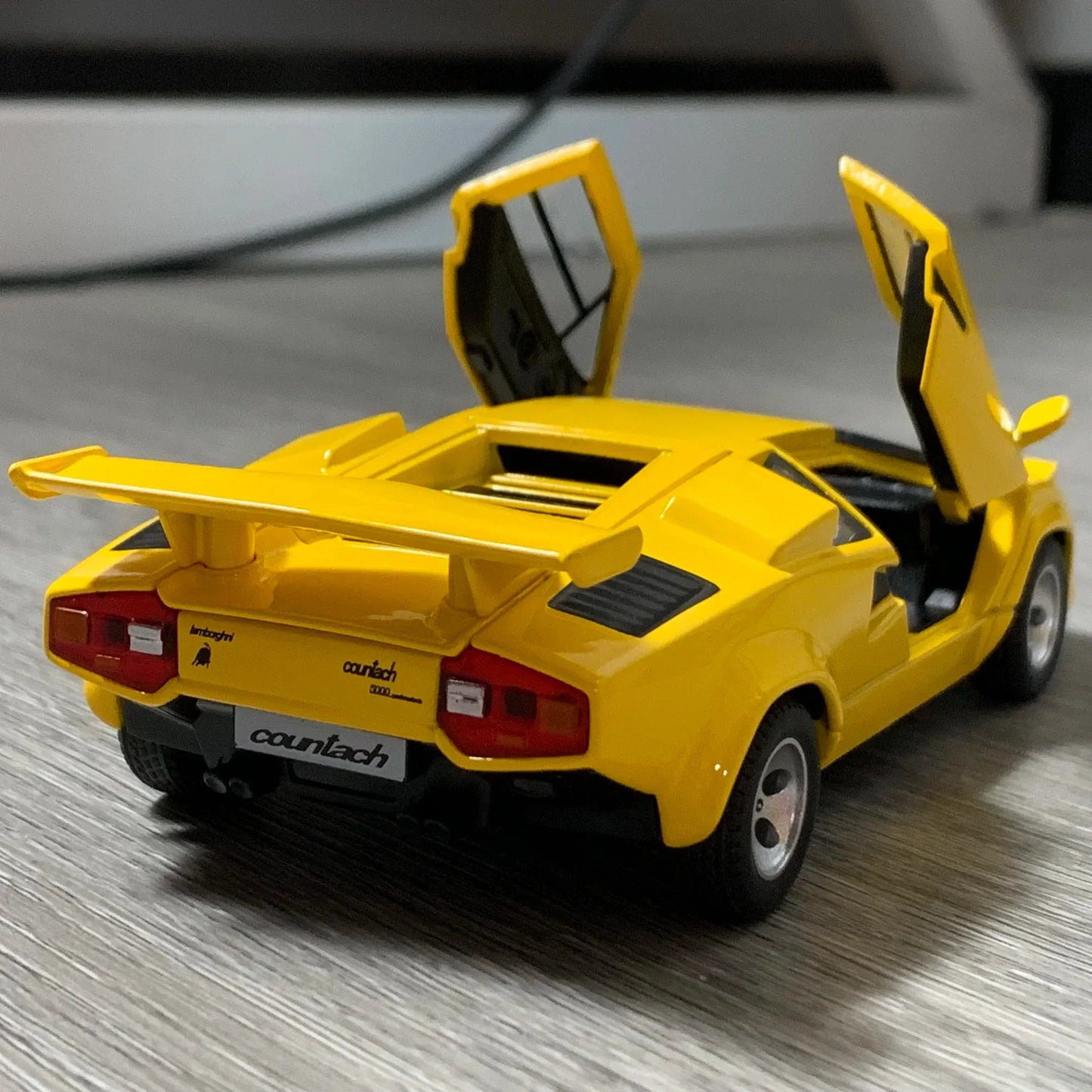 1:32 Countach LP500S Diecast Alloy Car Model With Sound Light Pull Back - ToylandEU